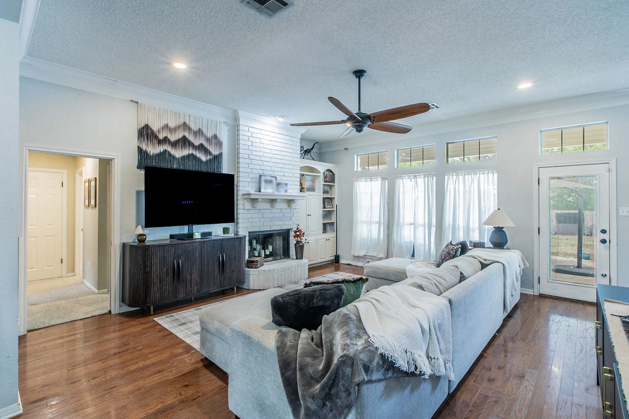 Single Family Residence For Sale in Mc Lennan County , 9505 Lost Trails Drive, Waco, Texas 76712, 4 Bedroom, 3 Bathroom, 2 Garage spaces, 2,335 Sqft, built in 1992, mls#21395158, Real Estate Agent in Waco, Homes For Sale in Mc Lennan county, Homes For Sale in Waco, Realtor in Waco Texas, Real Estate Brokerage Independent Realty Texas, Luminita Cordes Realtor