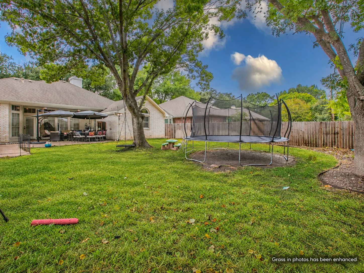 Single Family Residence For Sale in Mc Lennan County , 9505 Lost Trails Drive, Waco, Texas 76712, 4 Bedroom, 3 Bathroom, 2 Garage spaces, 2,335 Sqft, built in 1992, mls#21395158, Real Estate Agent in Waco, Homes For Sale in Mc Lennan county, Homes For Sale in Waco, Realtor in Waco Texas, Real Estate Brokerage Independent Realty Texas, Luminita Cordes Realtor
