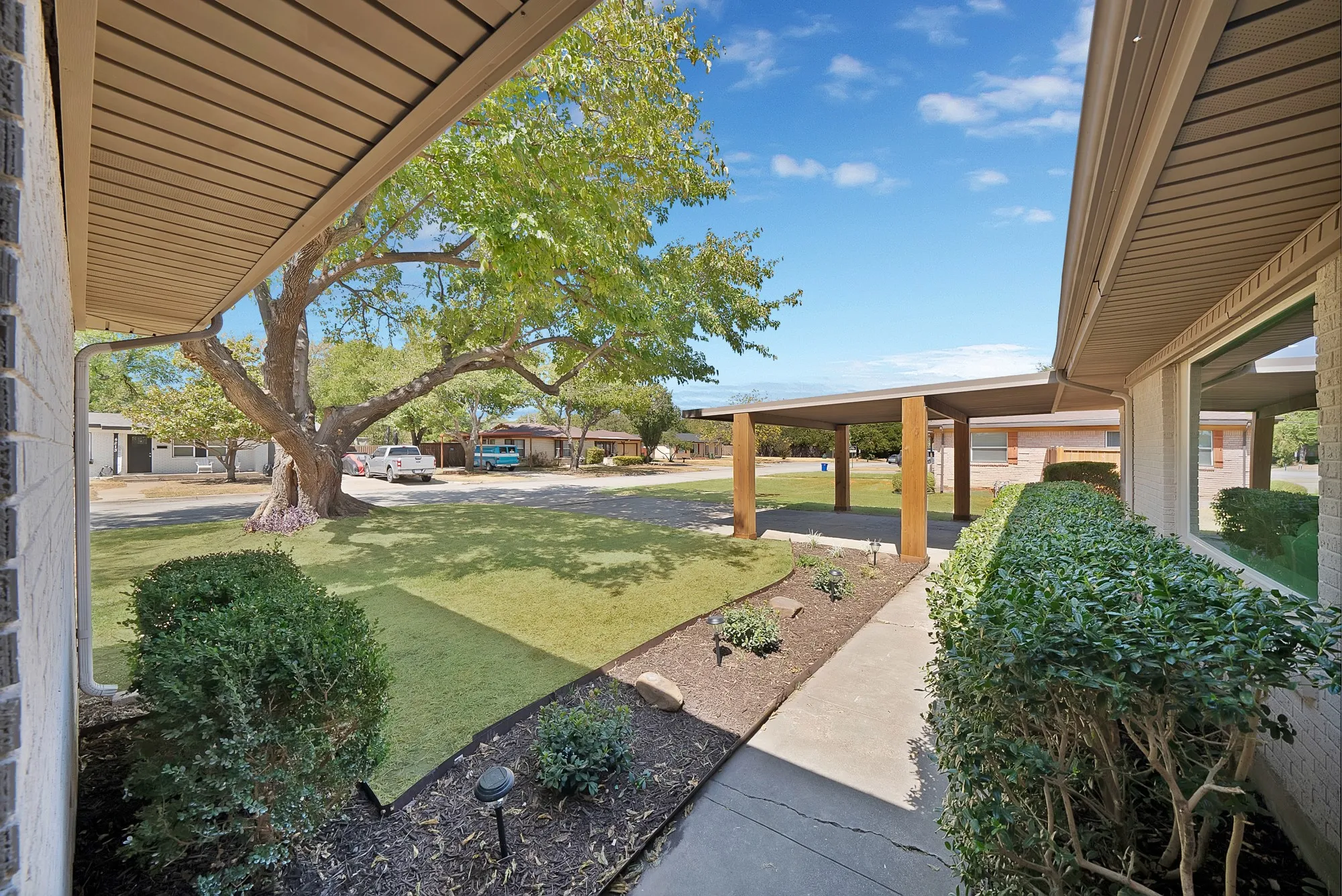 Single Family Residence For Sale in Tarrant County , 4212 Ken Michael Court, North Richland Hills, Texas 76180, 3 Bedroom, 2 Bathroom, Garage spaces, 2,006 Sqft, built in 1953, mls#21395105, Real Estate Agent in North Richland Hills, Homes For Sale in Tarrant county, Homes For Sale in North Richland Hills, Realtor in North Richland Hills Texas, Real Estate Brokerage Independent Realty Texas, Luminita Cordes Realtor
