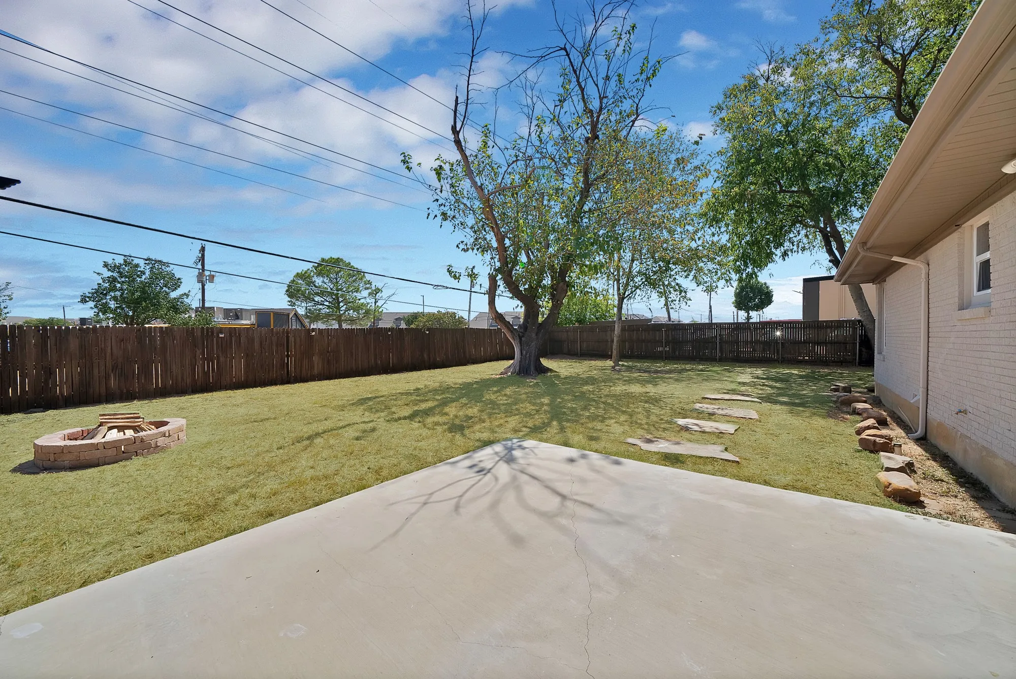 Single Family Residence For Sale in Tarrant County , 4212 Ken Michael Court, North Richland Hills, Texas 76180, 3 Bedroom, 2 Bathroom, Garage spaces, 2,006 Sqft, built in 1953, mls#21395105, Real Estate Agent in North Richland Hills, Homes For Sale in Tarrant county, Homes For Sale in North Richland Hills, Realtor in North Richland Hills Texas, Real Estate Brokerage Independent Realty Texas, Luminita Cordes Realtor