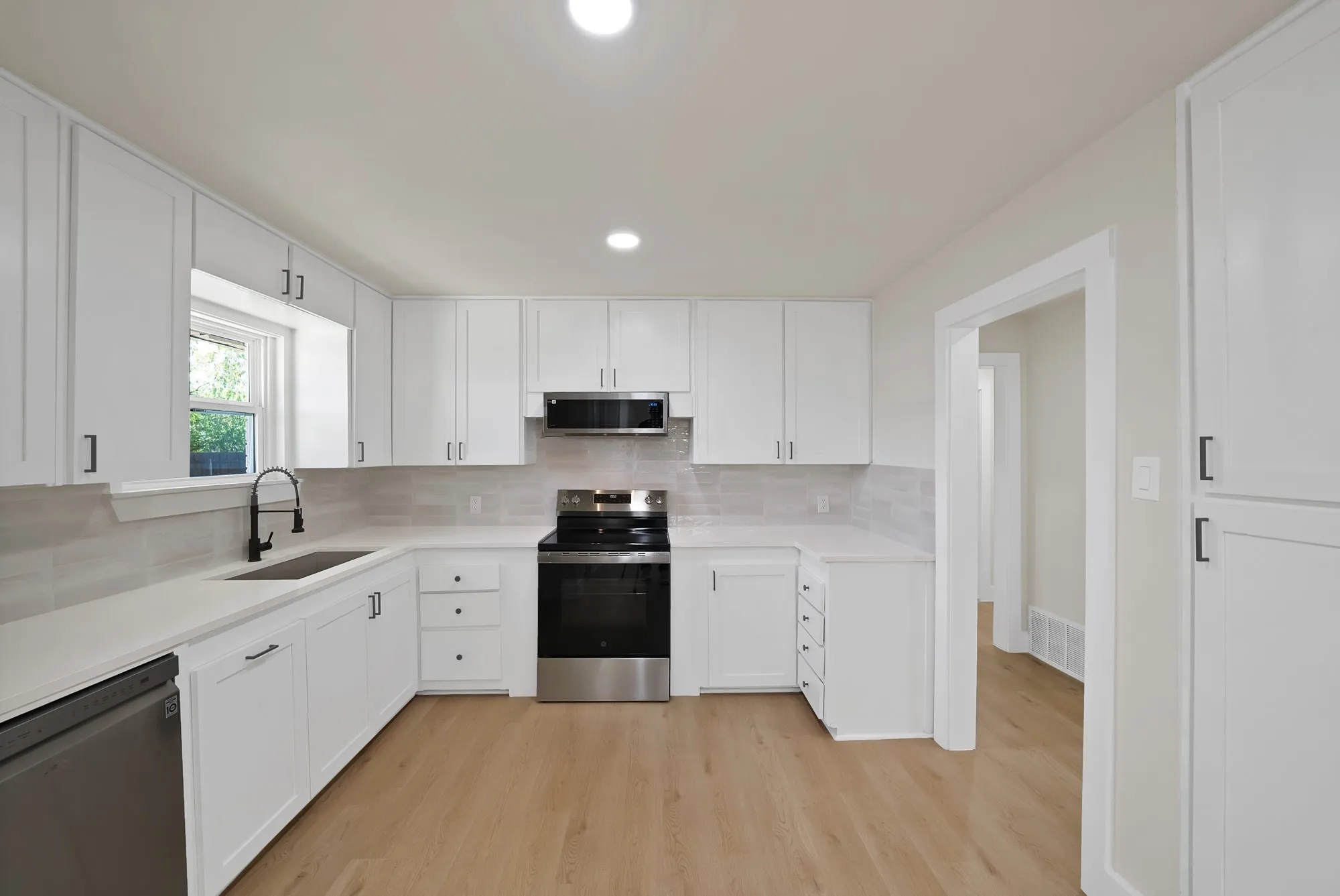 Single Family Residence For Sale in Tarrant County , 4212 Ken Michael Court, North Richland Hills, Texas 76180, 3 Bedroom, 2 Bathroom, Garage spaces, 2,006 Sqft, built in 1953, mls#21395105, Real Estate Agent in North Richland Hills, Homes For Sale in Tarrant county, Homes For Sale in North Richland Hills, Realtor in North Richland Hills Texas, Real Estate Brokerage Independent Realty Texas, Luminita Cordes Realtor