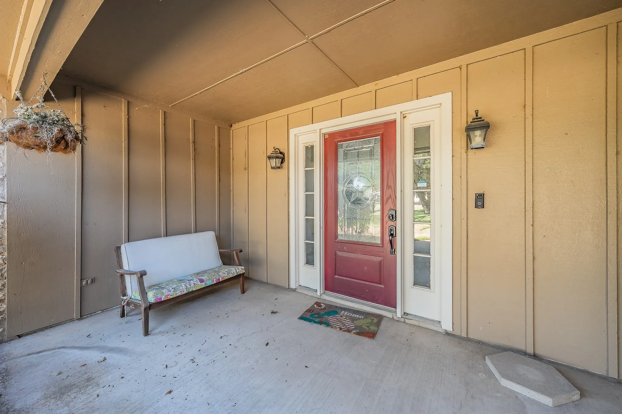Single Family Residence For Sale in Hood County , 3713 Quail Run, Granbury, Texas 76049, 3 Bedroom, 2 Bathroom, 2 Garage spaces, 1,941 Sqft, built in 1987, mls#21395234, Real Estate Agent in Granbury, Homes For Sale in Hood county, Homes For Sale in Granbury, Realtor in Granbury Texas, Real Estate Brokerage Independent Realty Texas, Luminita Cordes Realtor