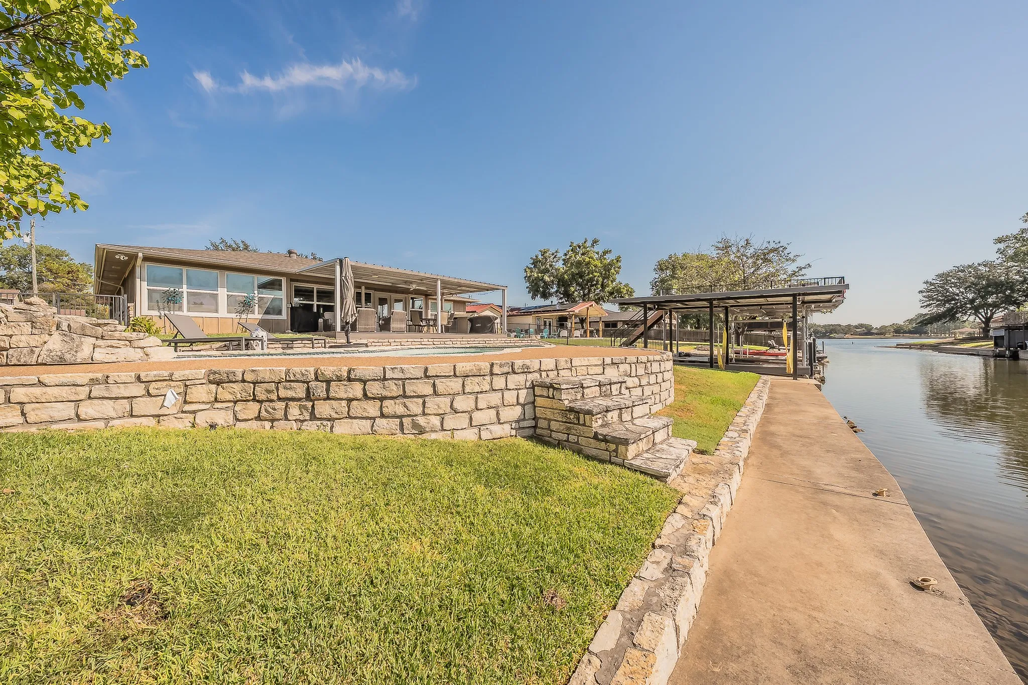 Single Family Residence For Sale in Hood County , 3713 Quail Run, Granbury, Texas 76049, 3 Bedroom, 2 Bathroom, 2 Garage spaces, 1,941 Sqft, built in 1987, mls#21395234, Real Estate Agent in Granbury, Homes For Sale in Hood county, Homes For Sale in Granbury, Realtor in Granbury Texas, Real Estate Brokerage Independent Realty Texas, Luminita Cordes Realtor
