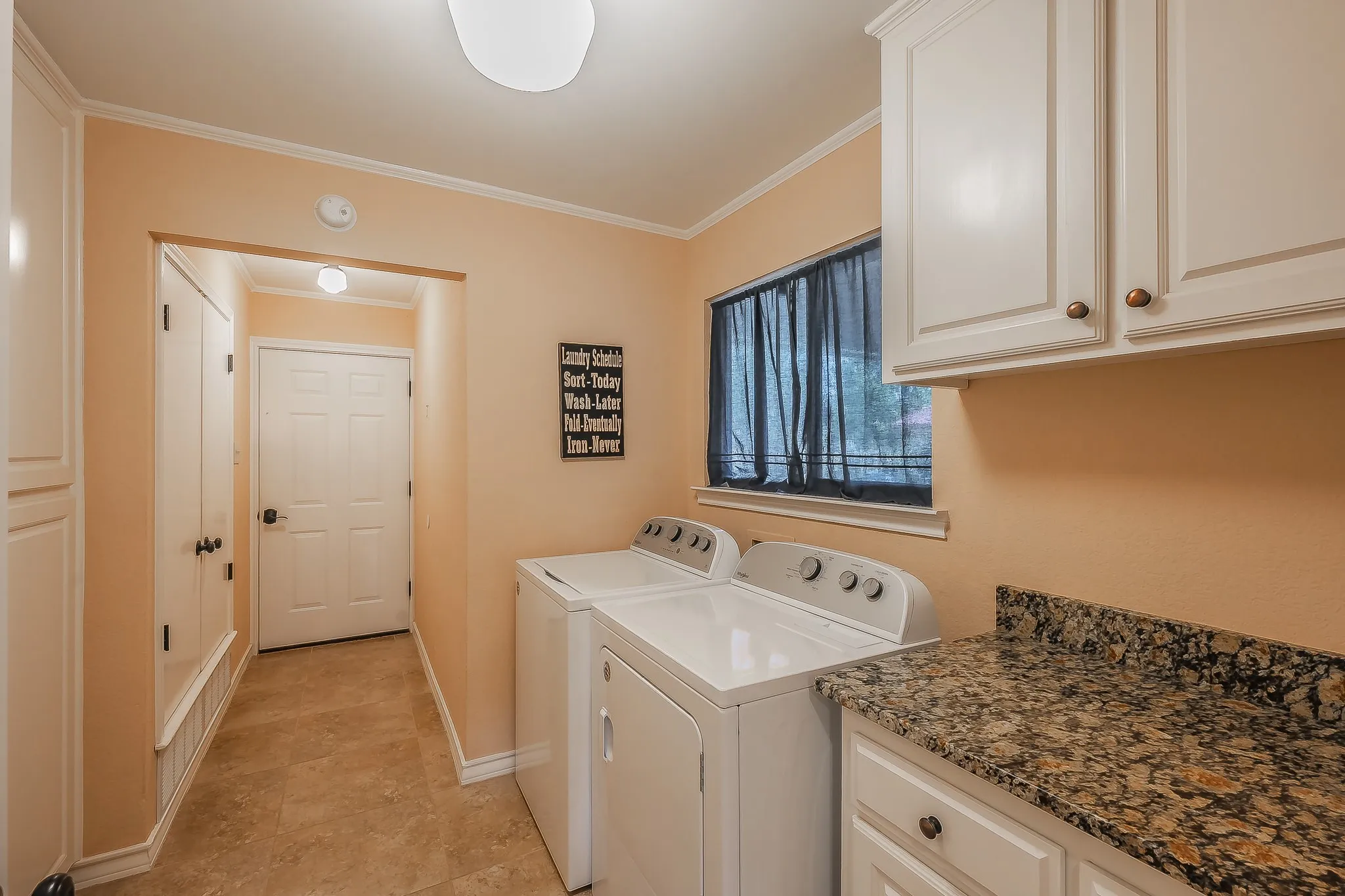 Single Family Residence For Sale in Hood County , 3713 Quail Run, Granbury, Texas 76049, 3 Bedroom, 2 Bathroom, 2 Garage spaces, 1,941 Sqft, built in 1987, mls#21395234, Real Estate Agent in Granbury, Homes For Sale in Hood county, Homes For Sale in Granbury, Realtor in Granbury Texas, Real Estate Brokerage Independent Realty Texas, Luminita Cordes Realtor