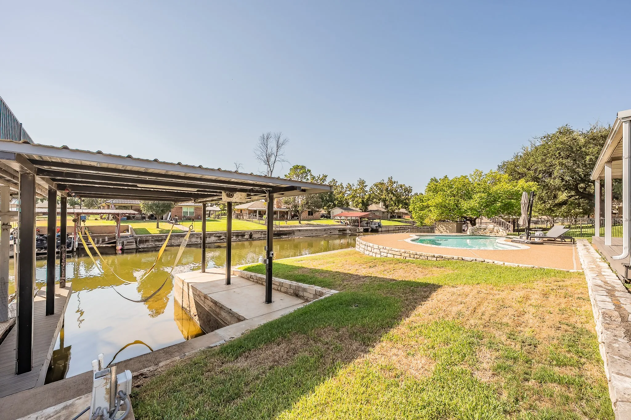 Single Family Residence For Sale in Hood County , 3713 Quail Run, Granbury, Texas 76049, 3 Bedroom, 2 Bathroom, 2 Garage spaces, 1,941 Sqft, built in 1987, mls#21395234, Real Estate Agent in Granbury, Homes For Sale in Hood county, Homes For Sale in Granbury, Realtor in Granbury Texas, Real Estate Brokerage Independent Realty Texas, Luminita Cordes Realtor