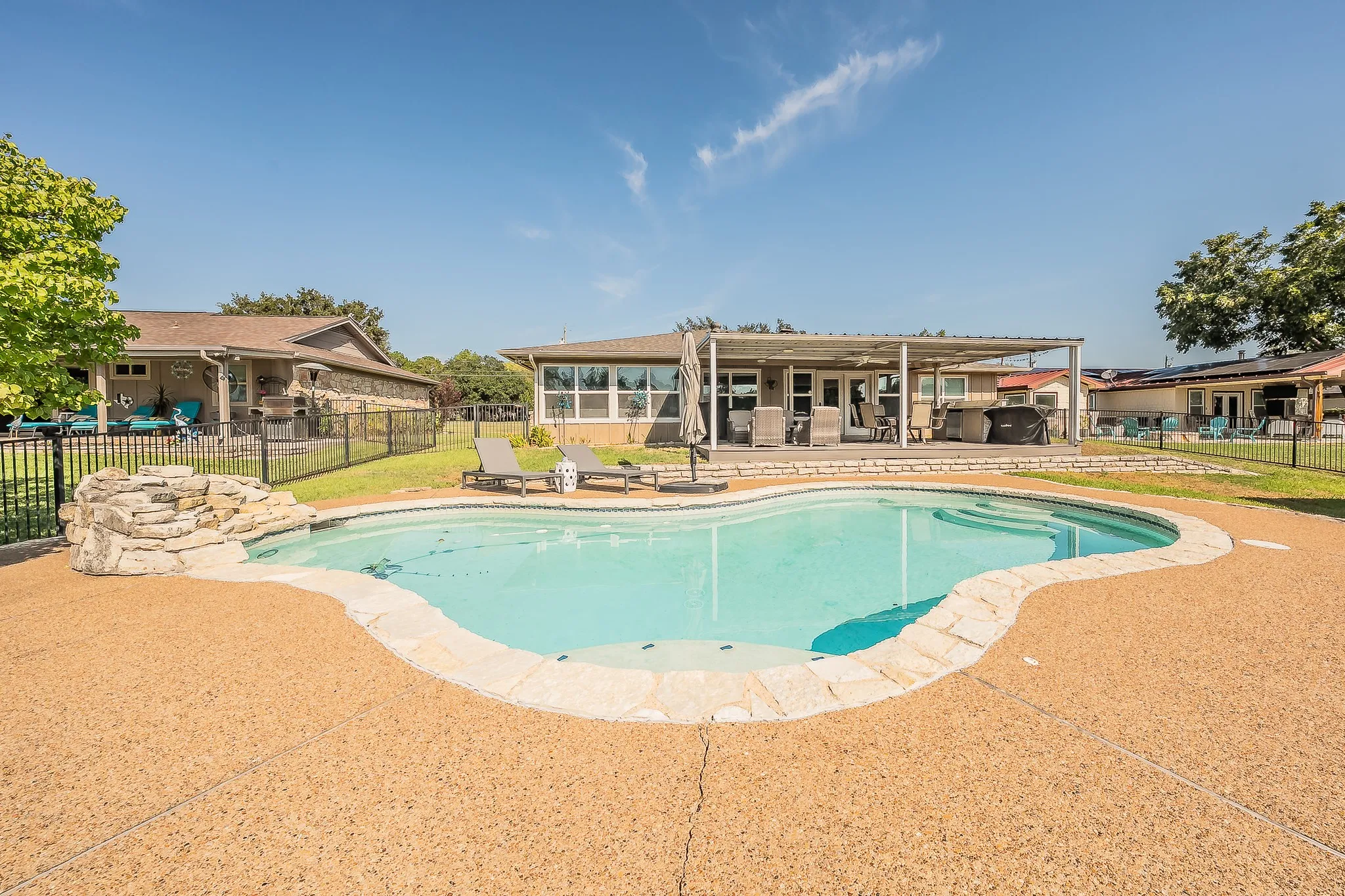 Single Family Residence For Sale in Hood County , 3713 Quail Run, Granbury, Texas 76049, 3 Bedroom, 2 Bathroom, 2 Garage spaces, 1,941 Sqft, built in 1987, mls#21395234, Real Estate Agent in Granbury, Homes For Sale in Hood county, Homes For Sale in Granbury, Realtor in Granbury Texas, Real Estate Brokerage Independent Realty Texas, Luminita Cordes Realtor