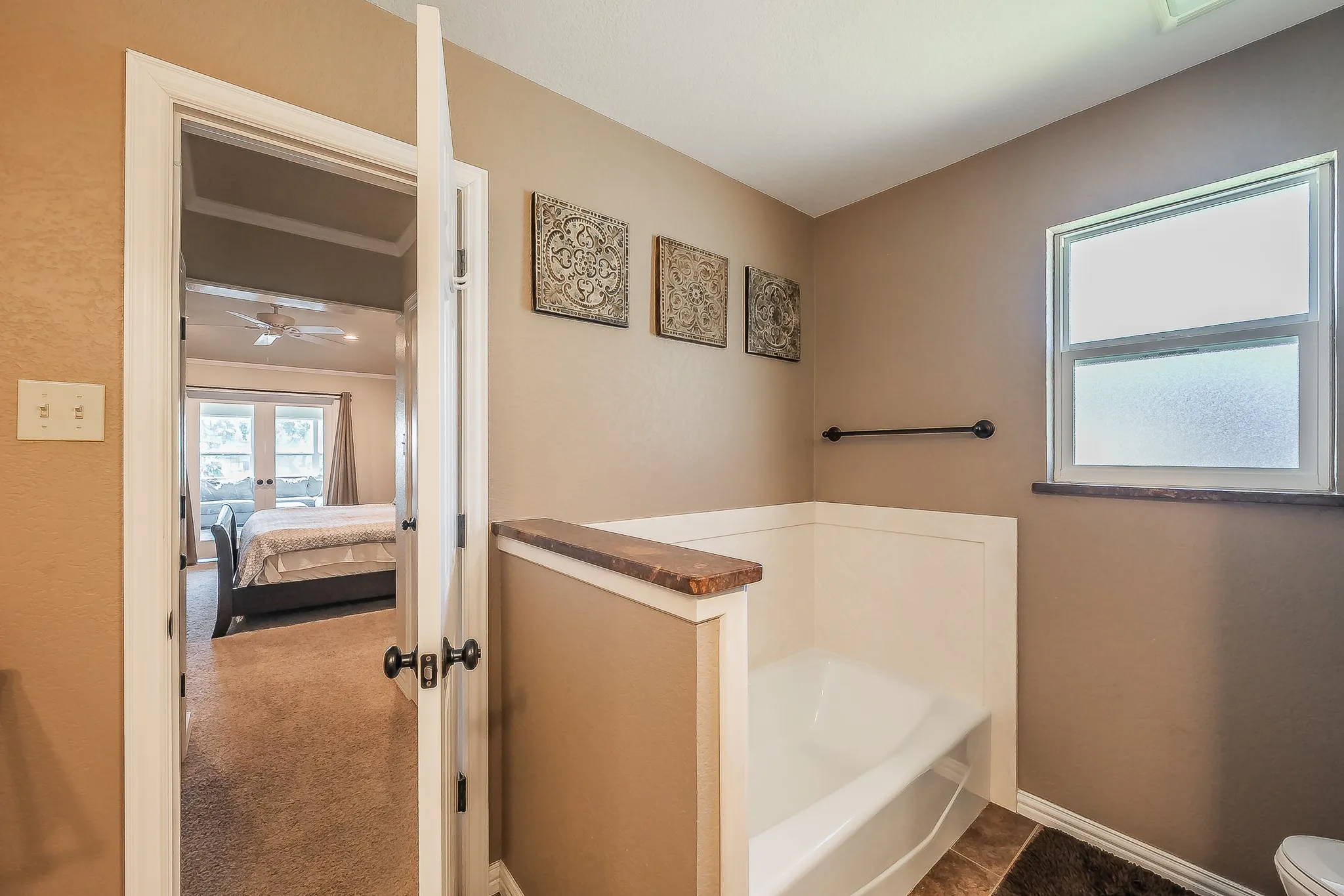 Single Family Residence For Sale in Hood County , 3713 Quail Run, Granbury, Texas 76049, 3 Bedroom, 2 Bathroom, 2 Garage spaces, 1,941 Sqft, built in 1987, mls#21395234, Real Estate Agent in Granbury, Homes For Sale in Hood county, Homes For Sale in Granbury, Realtor in Granbury Texas, Real Estate Brokerage Independent Realty Texas, Luminita Cordes Realtor
