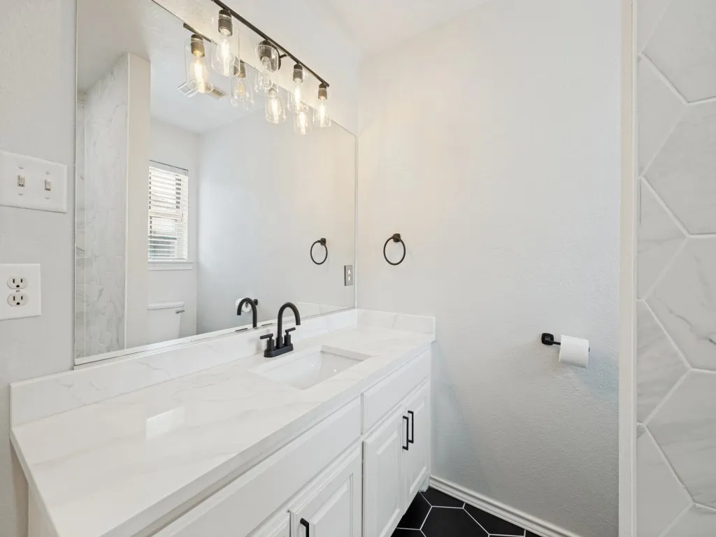 Single Family Residence For Sale in Denton County , 1005 Diane Street, Aubrey, Texas 76227, 3 Bedroom, 2 Bathroom, 2 Garage spaces, 1,802 Sqft, built in 2002, mls#21384303, Real Estate Agent in Aubrey, Homes For Sale in Denton county, Homes For Sale in Aubrey, Realtor in Aubrey Texas, Real Estate Brokerage Independent Realty Texas, Luminita Cordes Realtor