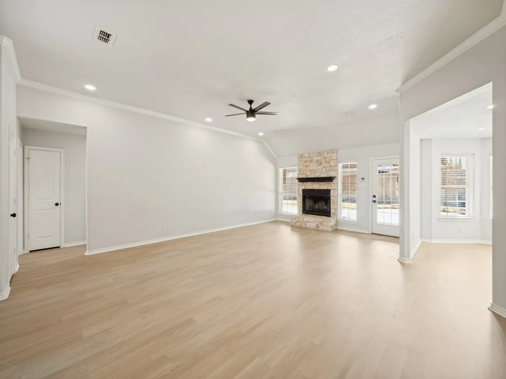 Single Family Residence For Sale in Denton County , 1005 Diane Street, Aubrey, Texas 76227, 3 Bedroom, 2 Bathroom, 2 Garage spaces, 1,802 Sqft, built in 2002, mls#21384303, Real Estate Agent in Aubrey, Homes For Sale in Denton county, Homes For Sale in Aubrey, Realtor in Aubrey Texas, Real Estate Brokerage Independent Realty Texas, Luminita Cordes Realtor