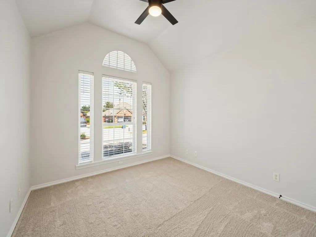 Single Family Residence For Sale in Denton County , 1005 Diane Street, Aubrey, Texas 76227, 3 Bedroom, 2 Bathroom, 2 Garage spaces, 1,802 Sqft, built in 2002, mls#21384303, Real Estate Agent in Aubrey, Homes For Sale in Denton county, Homes For Sale in Aubrey, Realtor in Aubrey Texas, Real Estate Brokerage Independent Realty Texas, Luminita Cordes Realtor