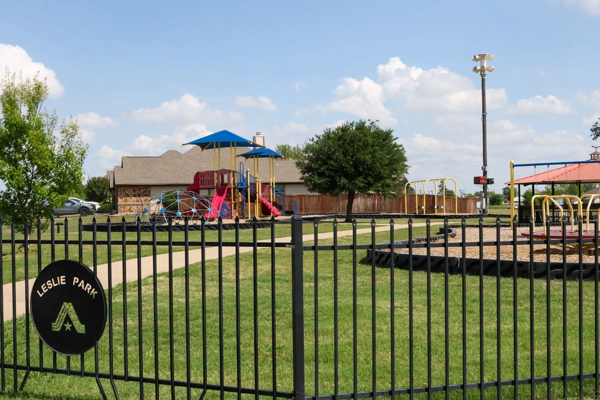 Single Family Residence For Sale in Denton County , 1005 Diane Street, Aubrey, Texas 76227, 3 Bedroom, 2 Bathroom, 2 Garage spaces, 1,802 Sqft, built in 2002, mls#21384303, Real Estate Agent in Aubrey, Homes For Sale in Denton county, Homes For Sale in Aubrey, Realtor in Aubrey Texas, Real Estate Brokerage Independent Realty Texas, Luminita Cordes Realtor