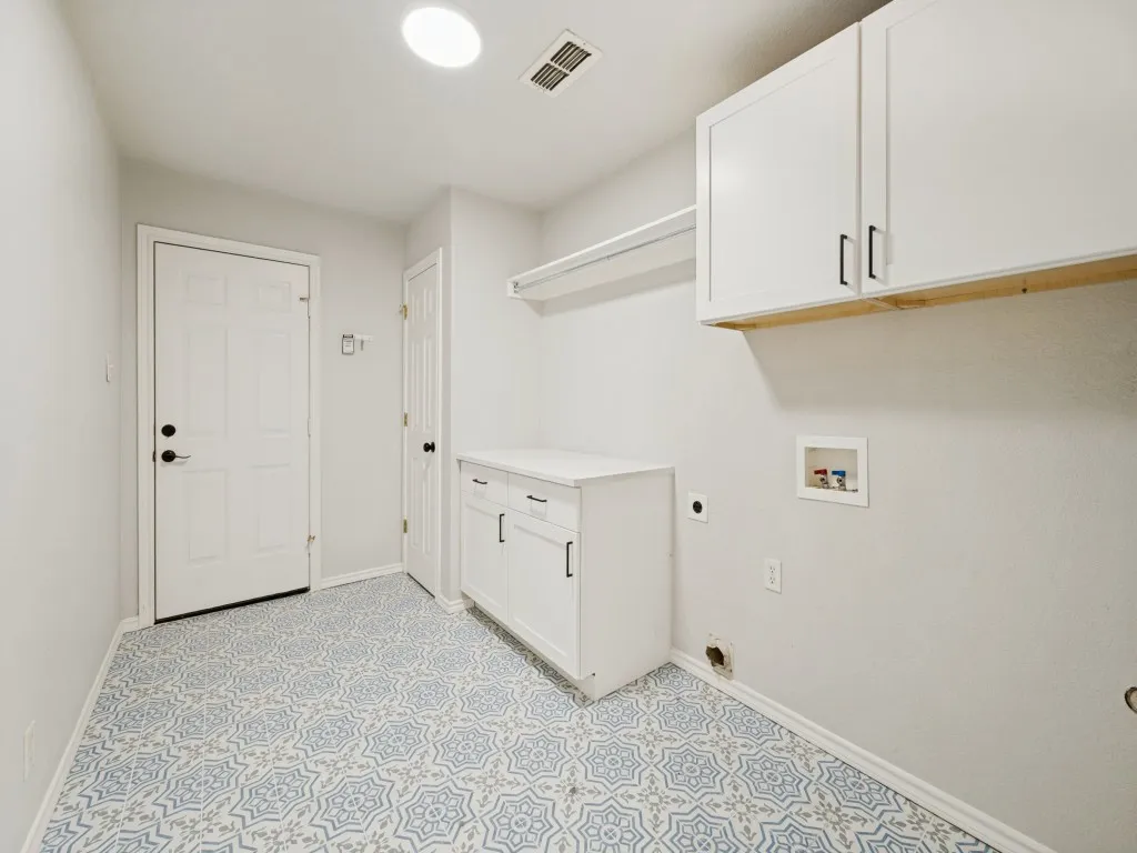 Single Family Residence For Sale in Denton County , 1005 Diane Street, Aubrey, Texas 76227, 3 Bedroom, 2 Bathroom, 2 Garage spaces, 1,802 Sqft, built in 2002, mls#21384303, Real Estate Agent in Aubrey, Homes For Sale in Denton county, Homes For Sale in Aubrey, Realtor in Aubrey Texas, Real Estate Brokerage Independent Realty Texas, Luminita Cordes Realtor