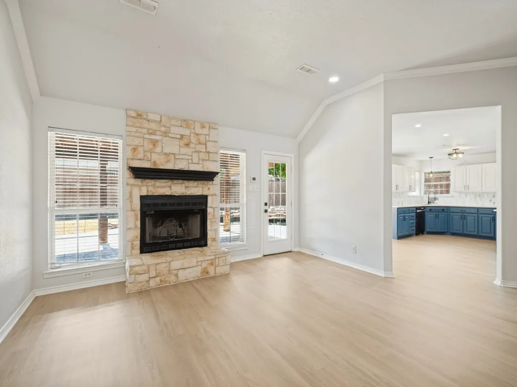 Single Family Residence For Sale in Denton County , 1005 Diane Street, Aubrey, Texas 76227, 3 Bedroom, 2 Bathroom, 2 Garage spaces, 1,802 Sqft, built in 2002, mls#21384303, Real Estate Agent in Aubrey, Homes For Sale in Denton county, Homes For Sale in Aubrey, Realtor in Aubrey Texas, Real Estate Brokerage Independent Realty Texas, Luminita Cordes Realtor
