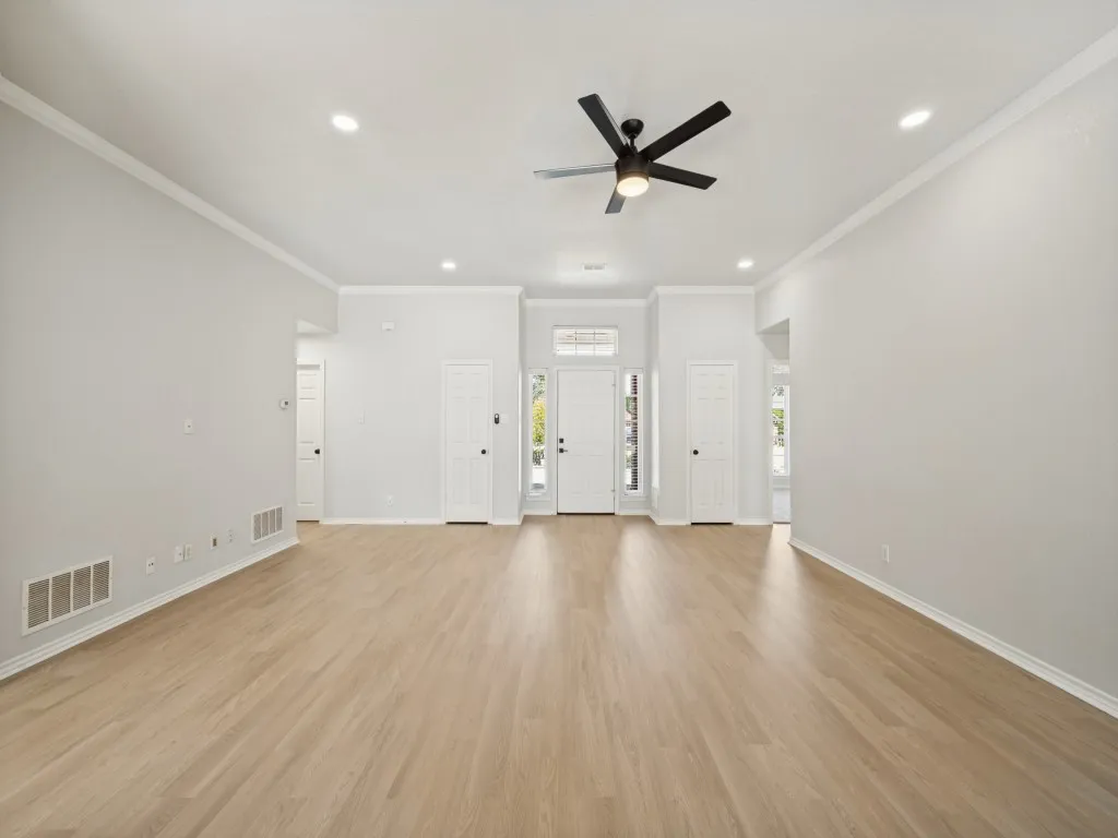 Single Family Residence For Sale in Denton County , 1005 Diane Street, Aubrey, Texas 76227, 3 Bedroom, 2 Bathroom, 2 Garage spaces, 1,802 Sqft, built in 2002, mls#21384303, Real Estate Agent in Aubrey, Homes For Sale in Denton county, Homes For Sale in Aubrey, Realtor in Aubrey Texas, Real Estate Brokerage Independent Realty Texas, Luminita Cordes Realtor