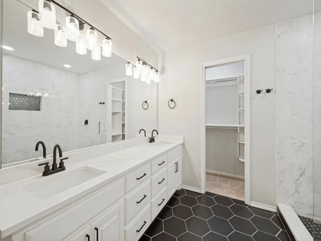 Single Family Residence For Sale in Denton County , 1005 Diane Street, Aubrey, Texas 76227, 3 Bedroom, 2 Bathroom, 2 Garage spaces, 1,802 Sqft, built in 2002, mls#21384303, Real Estate Agent in Aubrey, Homes For Sale in Denton county, Homes For Sale in Aubrey, Realtor in Aubrey Texas, Real Estate Brokerage Independent Realty Texas, Luminita Cordes Realtor