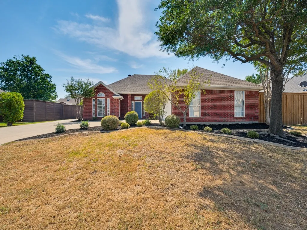 Single Family Residence For Sale in Denton County , 1005 Diane Street, Aubrey, Texas 76227, 3 Bedroom, 2 Bathroom, 2 Garage spaces, 1,802 Sqft, built in 2002, mls#21384303, Real Estate Agent in Aubrey, Homes For Sale in Denton county, Homes For Sale in Aubrey, Realtor in Aubrey Texas, Real Estate Brokerage Independent Realty Texas, Luminita Cordes Realtor