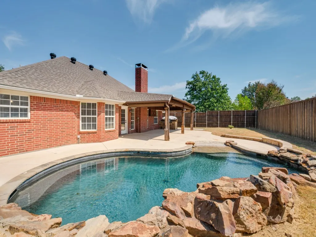 Single Family Residence For Sale in Denton County , 1005 Diane Street, Aubrey, Texas 76227, 3 Bedroom, 2 Bathroom, 2 Garage spaces, 1,802 Sqft, built in 2002, mls#21384303, Real Estate Agent in Aubrey, Homes For Sale in Denton county, Homes For Sale in Aubrey, Realtor in Aubrey Texas, Real Estate Brokerage Independent Realty Texas, Luminita Cordes Realtor