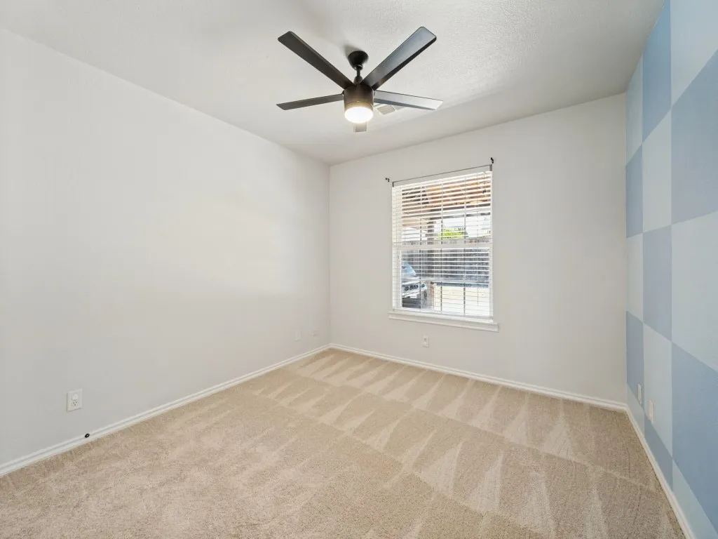 Single Family Residence For Sale in Denton County , 1005 Diane Street, Aubrey, Texas 76227, 3 Bedroom, 2 Bathroom, 2 Garage spaces, 1,802 Sqft, built in 2002, mls#21384303, Real Estate Agent in Aubrey, Homes For Sale in Denton county, Homes For Sale in Aubrey, Realtor in Aubrey Texas, Real Estate Brokerage Independent Realty Texas, Luminita Cordes Realtor