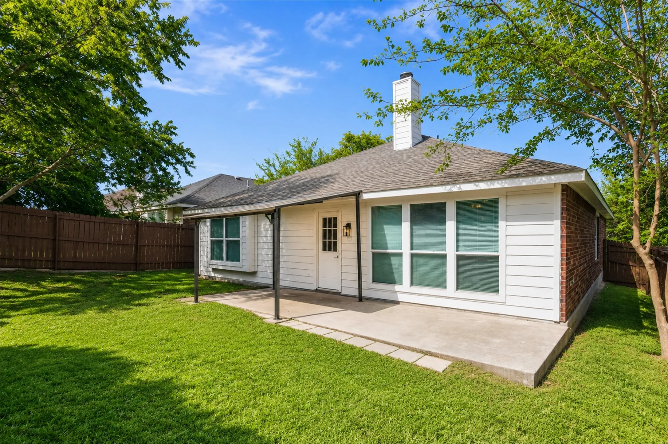 Single Family Residence For Sale in Tarrant County , 4817 Barnhill Lane, Fort Worth, Texas 76135, 3 Bedroom, 2 Bathroom, 2 Garage spaces, 1,815 Sqft, built in 2002, mls#21395315, Real Estate Agent in Fort Worth, Homes For Sale in Tarrant county, Homes For Sale in Fort Worth, Realtor in Fort Worth Texas, Real Estate Brokerage Independent Realty Texas, Luminita Cordes Realtor
