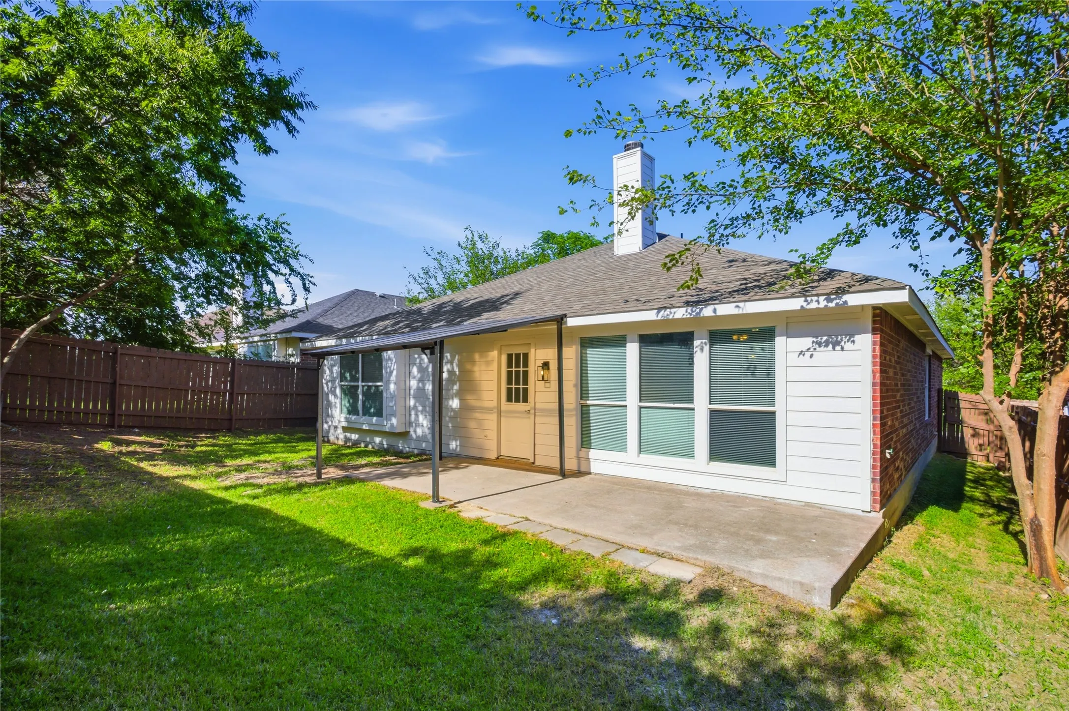 Single Family Residence For Sale in Tarrant County , 4817 Barnhill Lane, Fort Worth, Texas 76135, 3 Bedroom, 2 Bathroom, 2 Garage spaces, 1,815 Sqft, built in 2002, mls#21395315, Real Estate Agent in Fort Worth, Homes For Sale in Tarrant county, Homes For Sale in Fort Worth, Realtor in Fort Worth Texas, Real Estate Brokerage Independent Realty Texas, Luminita Cordes Realtor