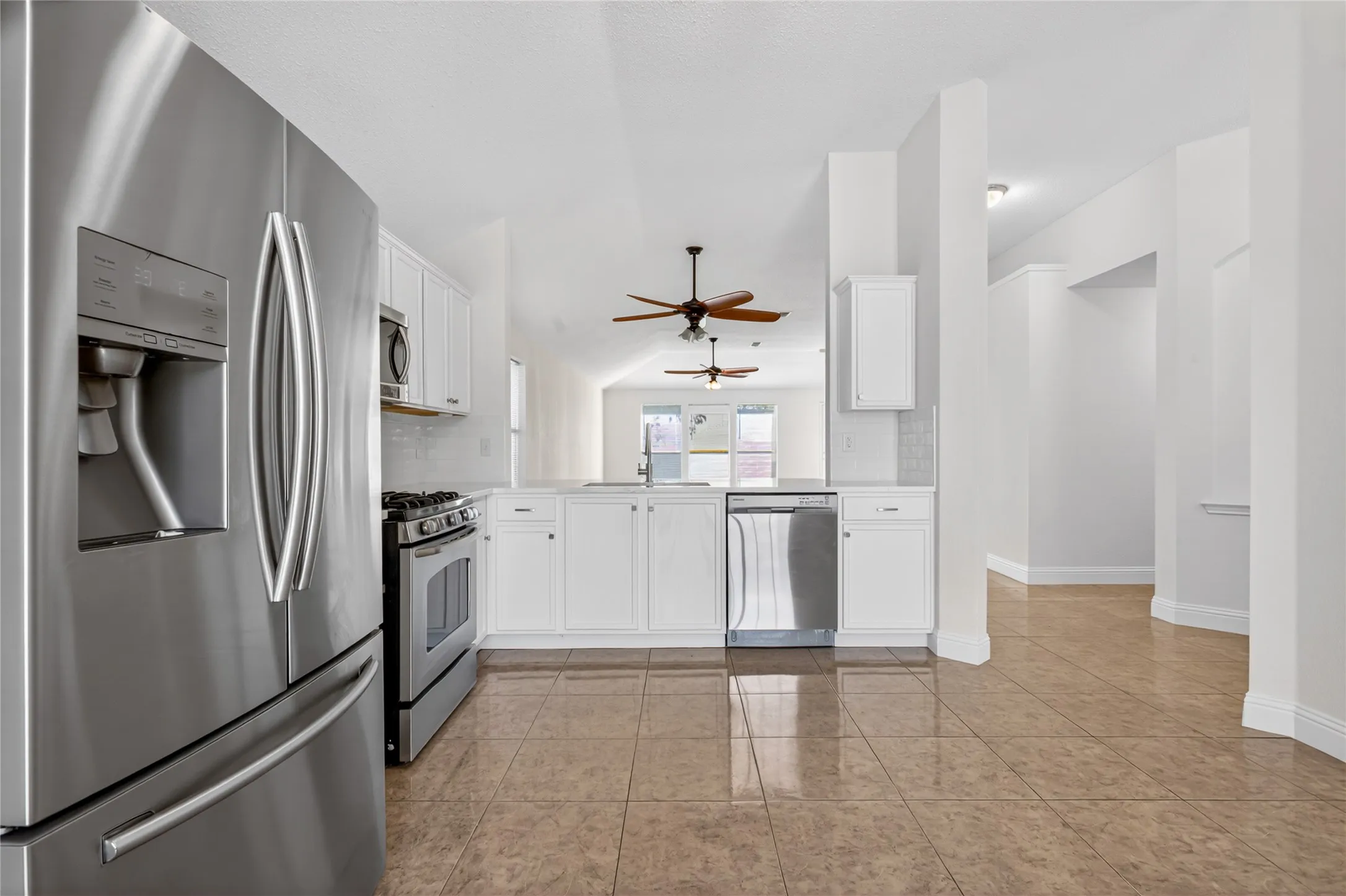 Single Family Residence For Sale in Tarrant County , 4817 Barnhill Lane, Fort Worth, Texas 76135, 3 Bedroom, 2 Bathroom, 2 Garage spaces, 1,815 Sqft, built in 2002, mls#21395315, Real Estate Agent in Fort Worth, Homes For Sale in Tarrant county, Homes For Sale in Fort Worth, Realtor in Fort Worth Texas, Real Estate Brokerage Independent Realty Texas, Luminita Cordes Realtor