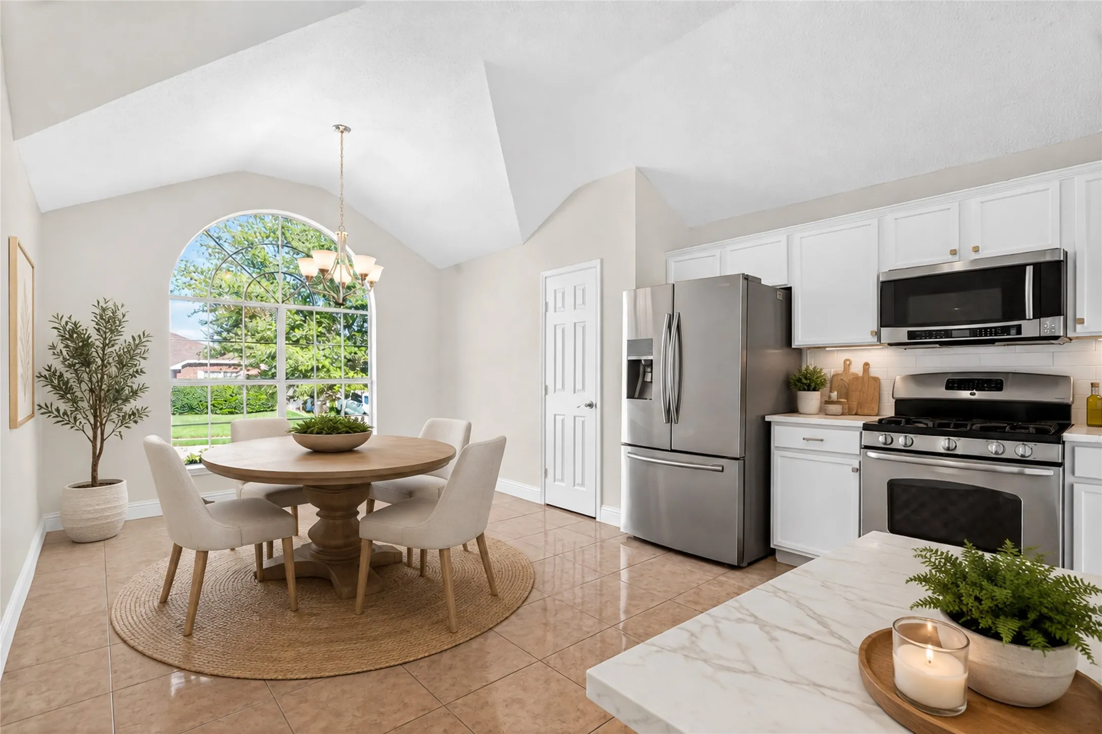 Single Family Residence For Sale in Tarrant County , 4817 Barnhill Lane, Fort Worth, Texas 76135, 3 Bedroom, 2 Bathroom, 2 Garage spaces, 1,815 Sqft, built in 2002, mls#21395315, Real Estate Agent in Fort Worth, Homes For Sale in Tarrant county, Homes For Sale in Fort Worth, Realtor in Fort Worth Texas, Real Estate Brokerage Independent Realty Texas, Luminita Cordes Realtor