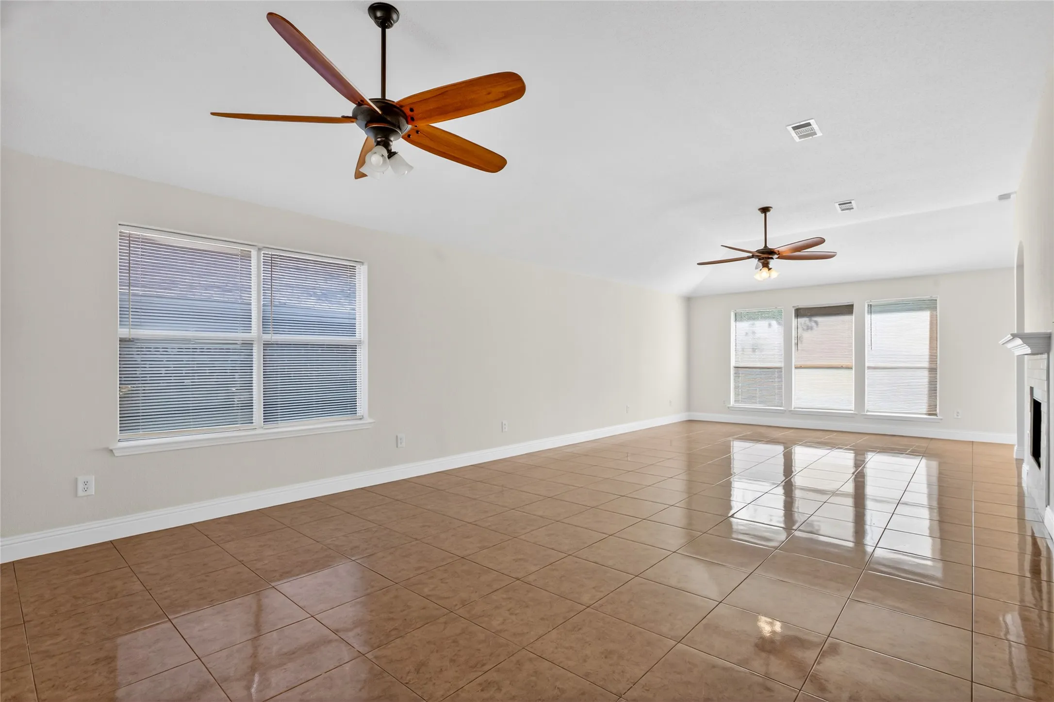 Single Family Residence For Sale in Tarrant County , 4817 Barnhill Lane, Fort Worth, Texas 76135, 3 Bedroom, 2 Bathroom, 2 Garage spaces, 1,815 Sqft, built in 2002, mls#21395315, Real Estate Agent in Fort Worth, Homes For Sale in Tarrant county, Homes For Sale in Fort Worth, Realtor in Fort Worth Texas, Real Estate Brokerage Independent Realty Texas, Luminita Cordes Realtor