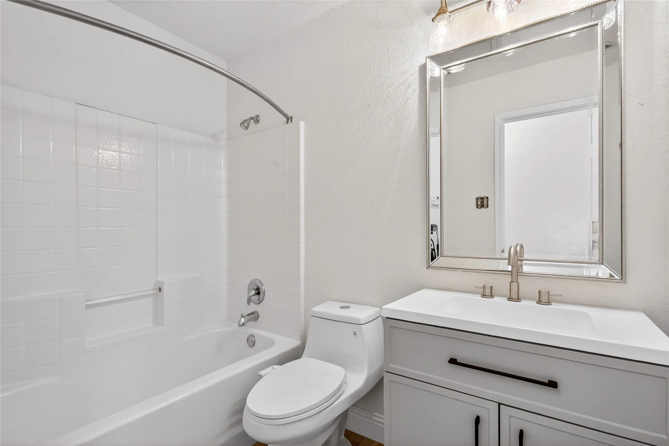 Single Family Residence For Sale in Tarrant County , 4817 Barnhill Lane, Fort Worth, Texas 76135, 3 Bedroom, 2 Bathroom, 2 Garage spaces, 1,815 Sqft, built in 2002, mls#21395315, Real Estate Agent in Fort Worth, Homes For Sale in Tarrant county, Homes For Sale in Fort Worth, Realtor in Fort Worth Texas, Real Estate Brokerage Independent Realty Texas, Luminita Cordes Realtor