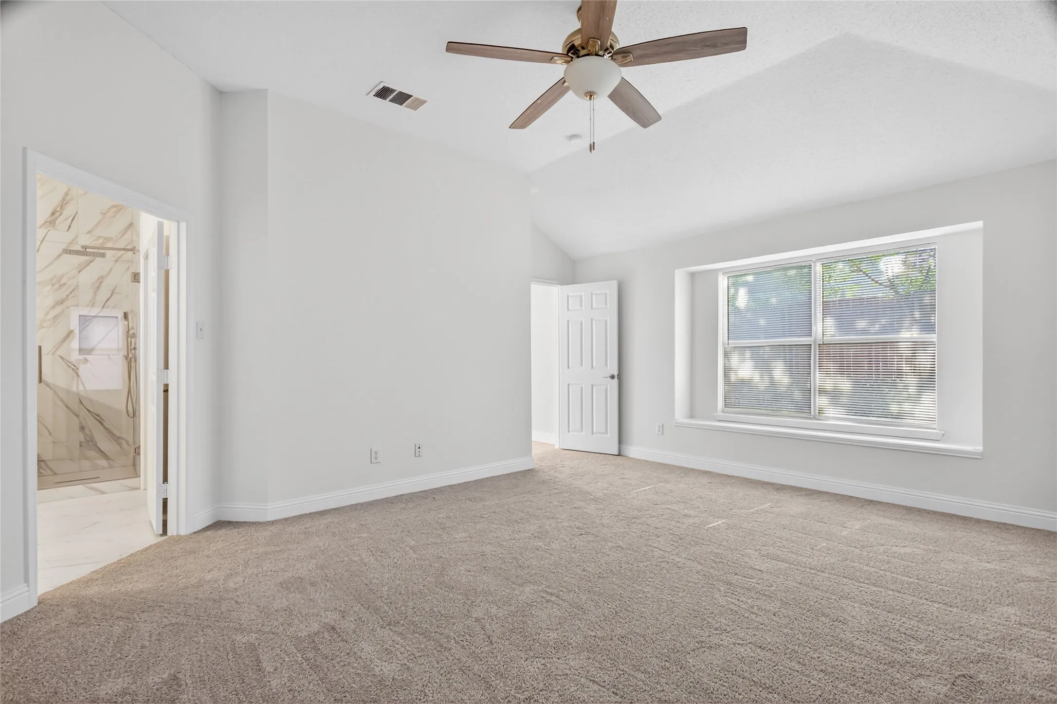 Single Family Residence For Sale in Tarrant County , 4817 Barnhill Lane, Fort Worth, Texas 76135, 3 Bedroom, 2 Bathroom, 2 Garage spaces, 1,815 Sqft, built in 2002, mls#21395315, Real Estate Agent in Fort Worth, Homes For Sale in Tarrant county, Homes For Sale in Fort Worth, Realtor in Fort Worth Texas, Real Estate Brokerage Independent Realty Texas, Luminita Cordes Realtor