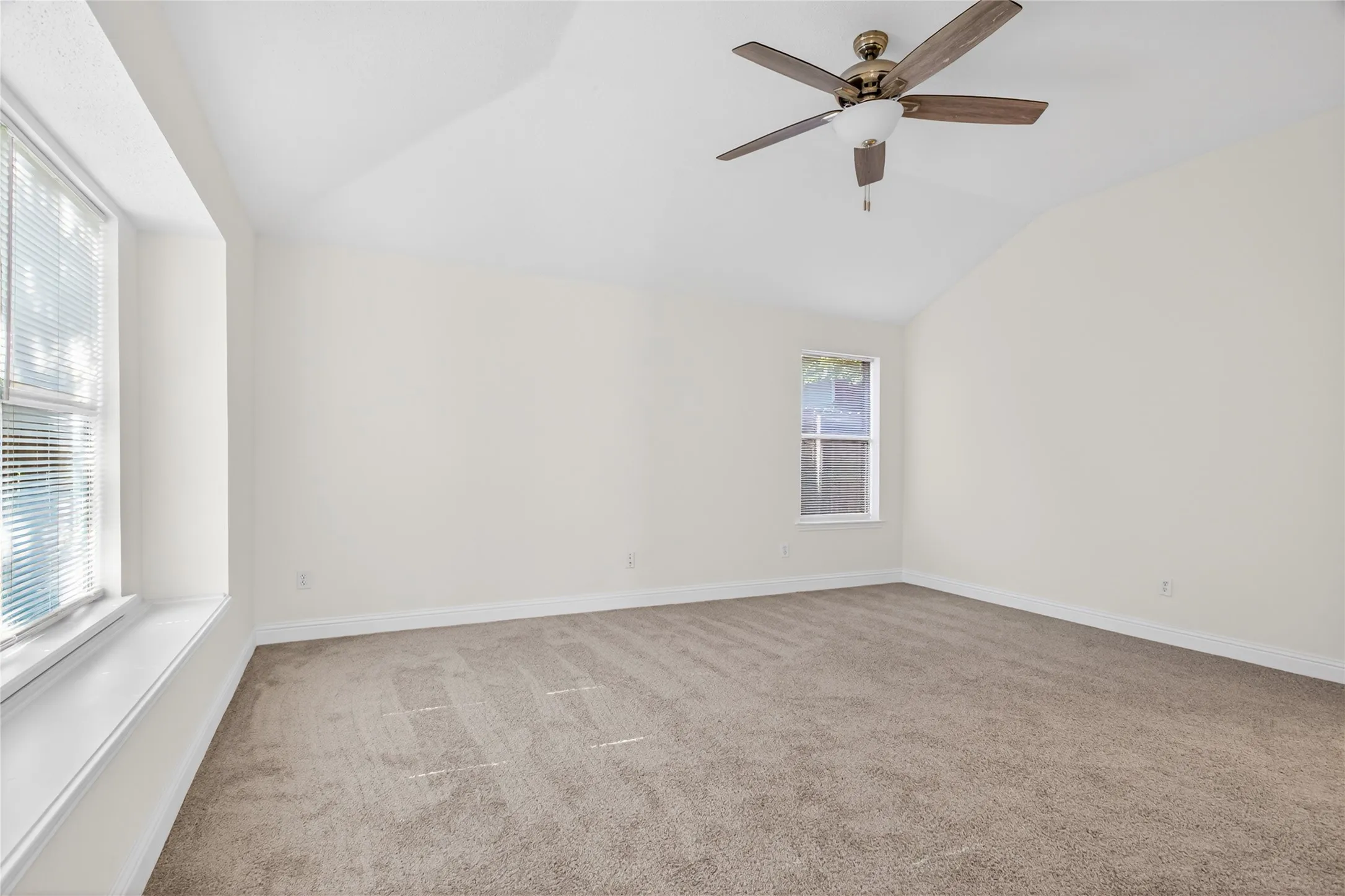 Single Family Residence For Sale in Tarrant County , 4817 Barnhill Lane, Fort Worth, Texas 76135, 3 Bedroom, 2 Bathroom, 2 Garage spaces, 1,815 Sqft, built in 2002, mls#21395315, Real Estate Agent in Fort Worth, Homes For Sale in Tarrant county, Homes For Sale in Fort Worth, Realtor in Fort Worth Texas, Real Estate Brokerage Independent Realty Texas, Luminita Cordes Realtor