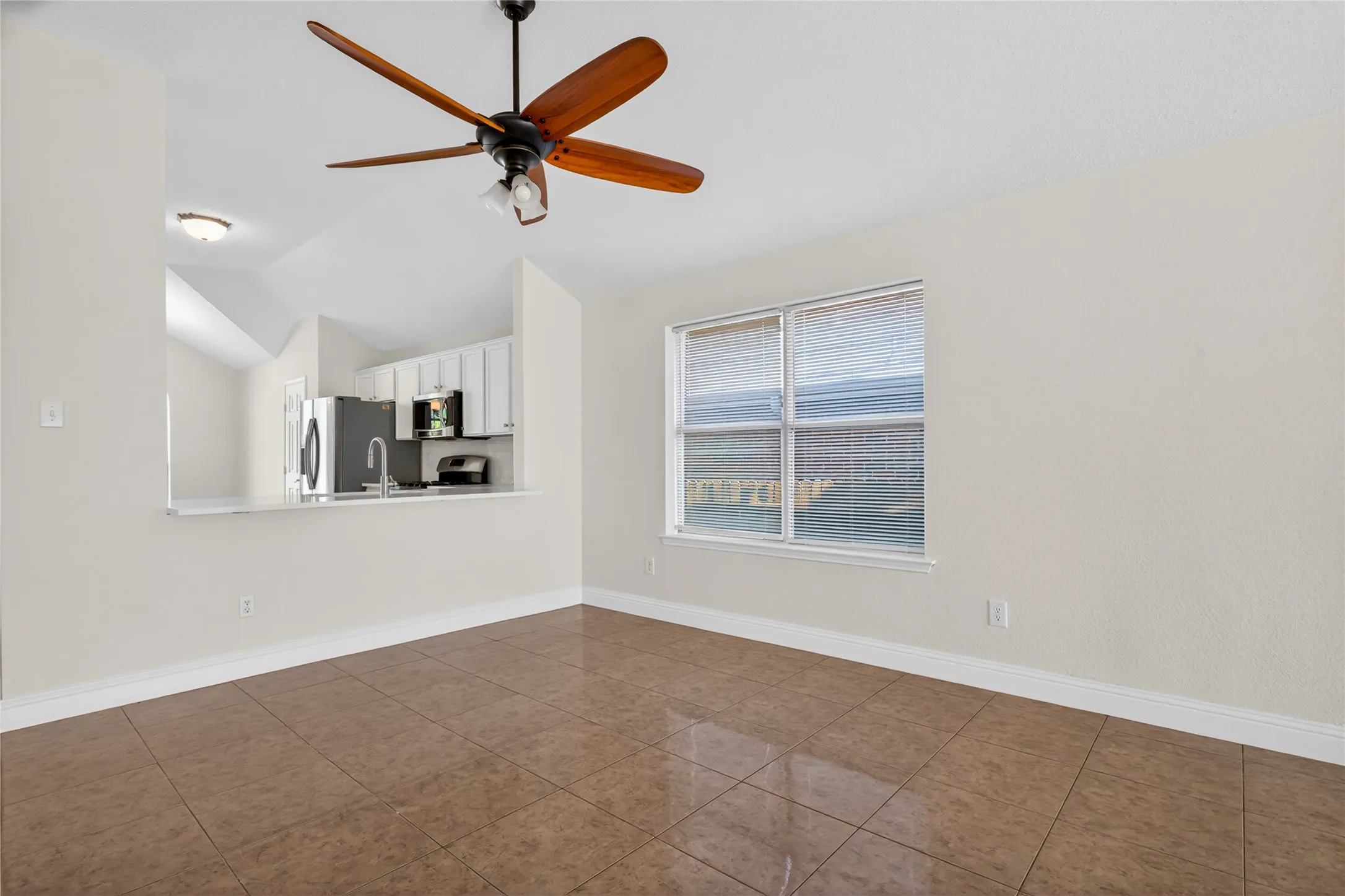 Single Family Residence For Sale in Tarrant County , 4817 Barnhill Lane, Fort Worth, Texas 76135, 3 Bedroom, 2 Bathroom, 2 Garage spaces, 1,815 Sqft, built in 2002, mls#21395315, Real Estate Agent in Fort Worth, Homes For Sale in Tarrant county, Homes For Sale in Fort Worth, Realtor in Fort Worth Texas, Real Estate Brokerage Independent Realty Texas, Luminita Cordes Realtor