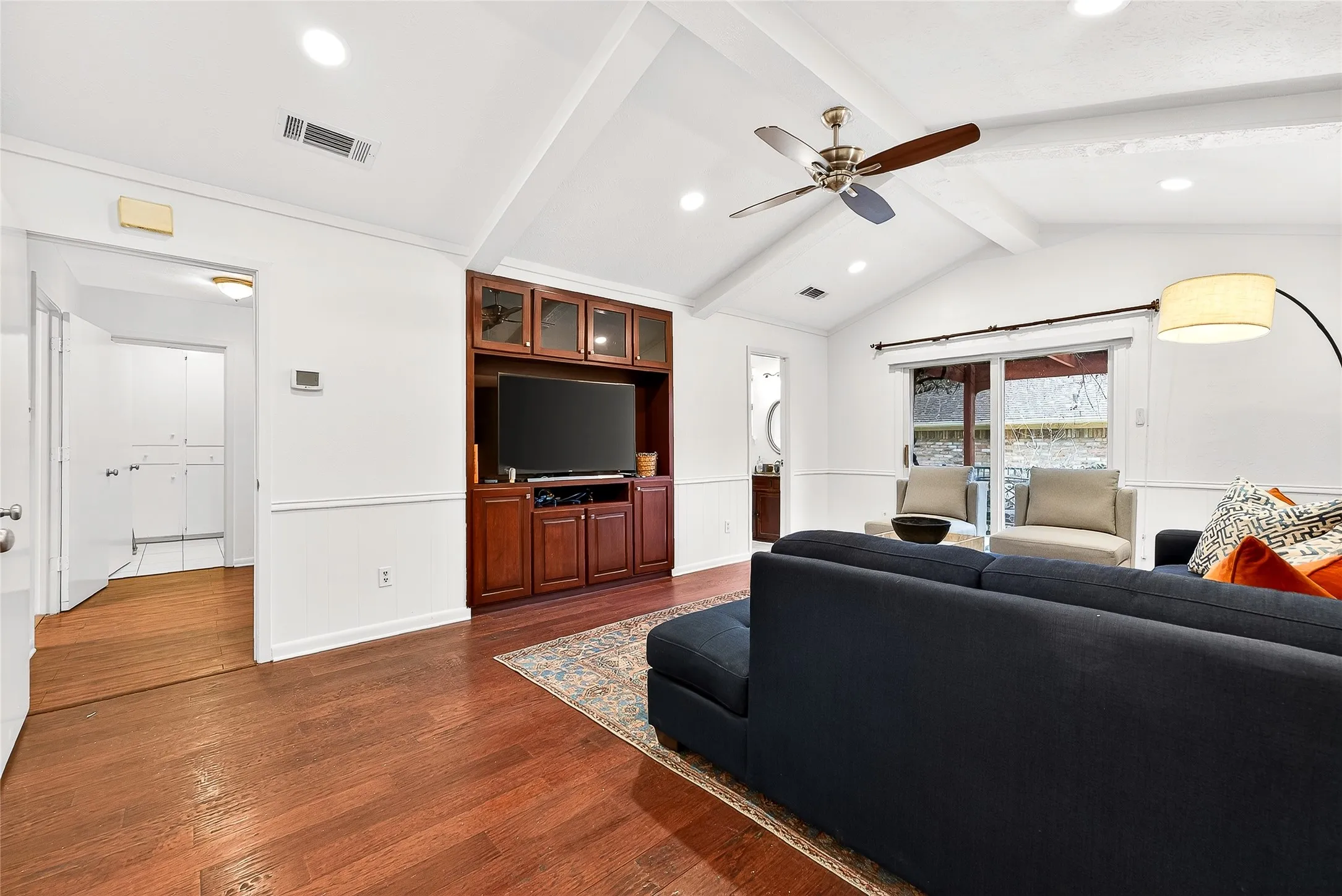 Single Family Residence For Sale in Dallas County , 15415 Leavalley Drive, Dallas, Texas 75248, 4 Bedroom, 3 Bathroom, 2 Garage spaces, 2,983 Sqft, built in 1973, mls#21395295, Real Estate Agent in Dallas, Homes For Sale in Dallas county, Homes For Sale in Dallas, Realtor in Dallas Texas, Real Estate Brokerage Independent Realty Texas, Luminita Cordes Realtor