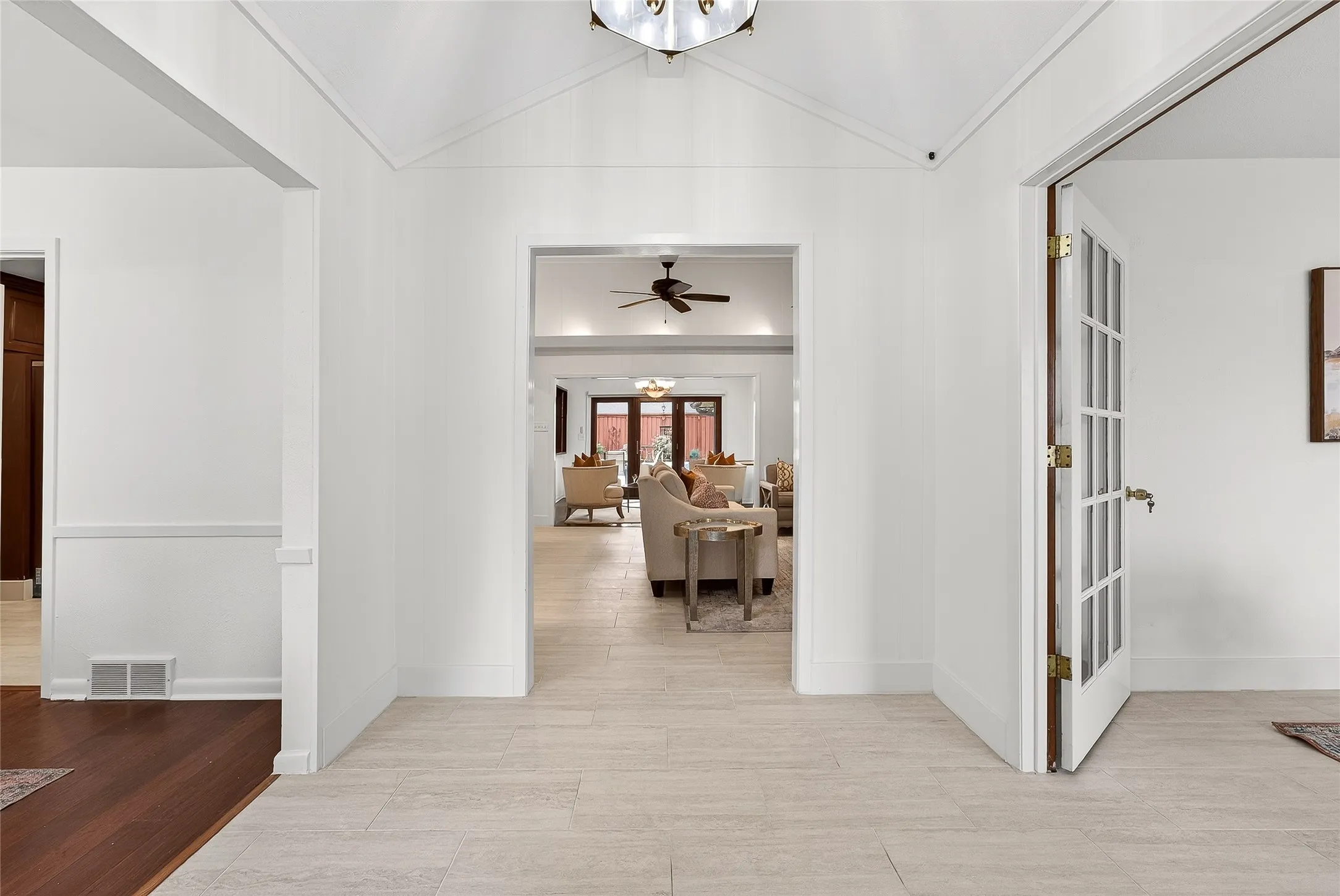 Single Family Residence For Sale in Dallas County , 15415 Leavalley Drive, Dallas, Texas 75248, 4 Bedroom, 3 Bathroom, 2 Garage spaces, 2,983 Sqft, built in 1973, mls#21395295, Real Estate Agent in Dallas, Homes For Sale in Dallas county, Homes For Sale in Dallas, Realtor in Dallas Texas, Real Estate Brokerage Independent Realty Texas, Luminita Cordes Realtor