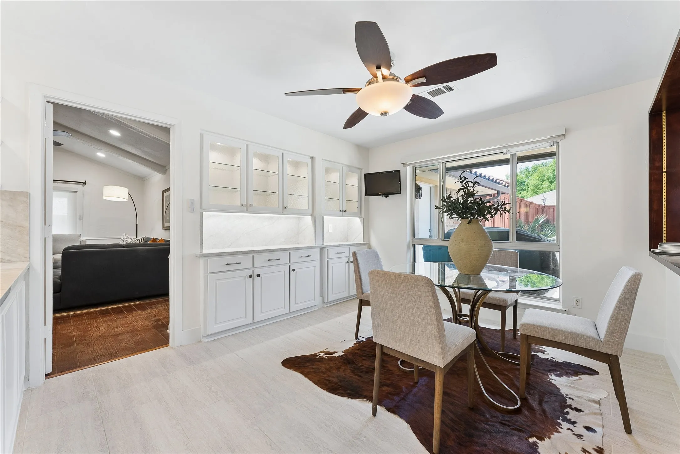 Single Family Residence For Sale in Dallas County , 15415 Leavalley Drive, Dallas, Texas 75248, 4 Bedroom, 3 Bathroom, 2 Garage spaces, 2,983 Sqft, built in 1973, mls#21395295, Real Estate Agent in Dallas, Homes For Sale in Dallas county, Homes For Sale in Dallas, Realtor in Dallas Texas, Real Estate Brokerage Independent Realty Texas, Luminita Cordes Realtor