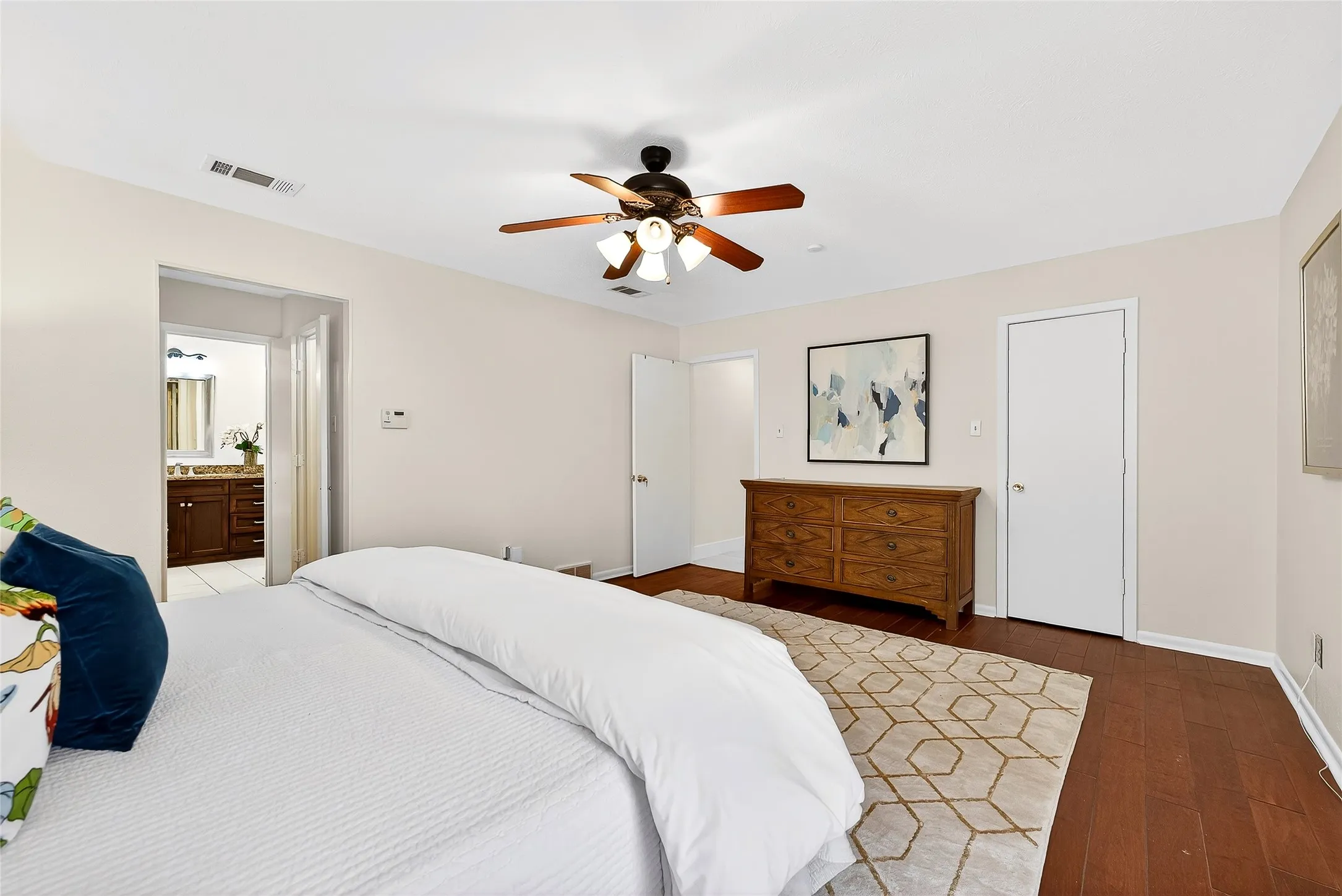 Single Family Residence For Sale in Dallas County , 15415 Leavalley Drive, Dallas, Texas 75248, 4 Bedroom, 3 Bathroom, 2 Garage spaces, 2,983 Sqft, built in 1973, mls#21395295, Real Estate Agent in Dallas, Homes For Sale in Dallas county, Homes For Sale in Dallas, Realtor in Dallas Texas, Real Estate Brokerage Independent Realty Texas, Luminita Cordes Realtor