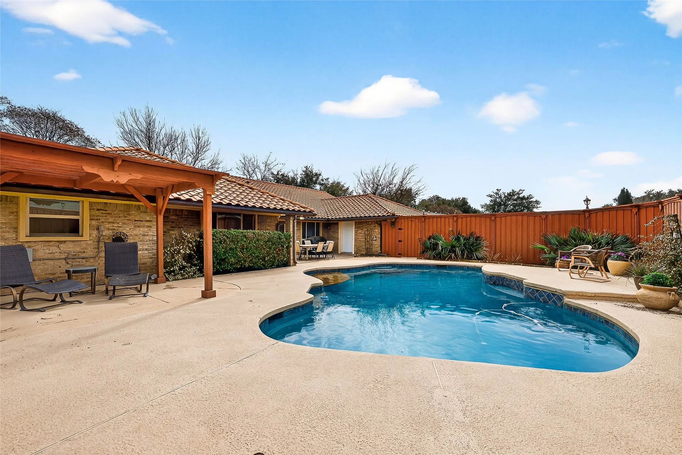 Single Family Residence For Sale in Dallas County , 15415 Leavalley Drive, Dallas, Texas 75248, 4 Bedroom, 3 Bathroom, 2 Garage spaces, 2,983 Sqft, built in 1973, mls#21395295, Real Estate Agent in Dallas, Homes For Sale in Dallas county, Homes For Sale in Dallas, Realtor in Dallas Texas, Real Estate Brokerage Independent Realty Texas, Luminita Cordes Realtor