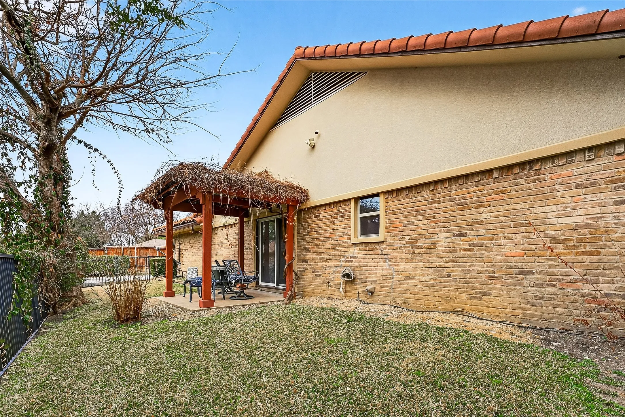 Single Family Residence For Sale in Dallas County , 15415 Leavalley Drive, Dallas, Texas 75248, 4 Bedroom, 3 Bathroom, 2 Garage spaces, 2,983 Sqft, built in 1973, mls#21395295, Real Estate Agent in Dallas, Homes For Sale in Dallas county, Homes For Sale in Dallas, Realtor in Dallas Texas, Real Estate Brokerage Independent Realty Texas, Luminita Cordes Realtor