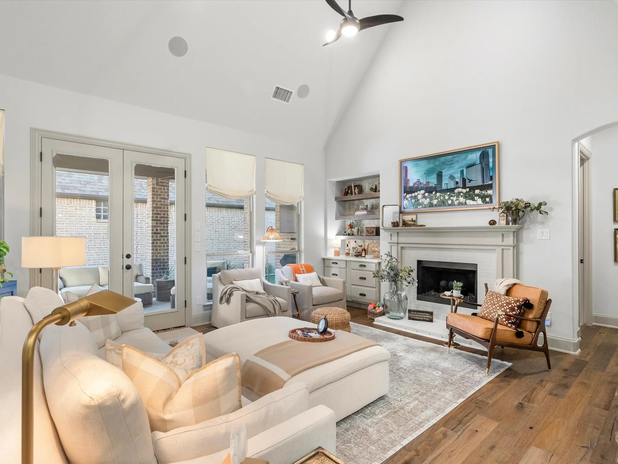 Single Family Residence For Sale in Denton County , 828 Royal Minister Boulevard, Lewisville, Texas 75056, 3 Bedroom, 3 Bathroom, 2 Garage spaces, 2,163 Sqft, built in 2017, mls#21377726, Real Estate Agent in Lewisville, Homes For Sale in Denton county, Homes For Sale in Lewisville, Realtor in Lewisville Texas, Real Estate Brokerage Independent Realty Texas, Luminita Cordes Realtor