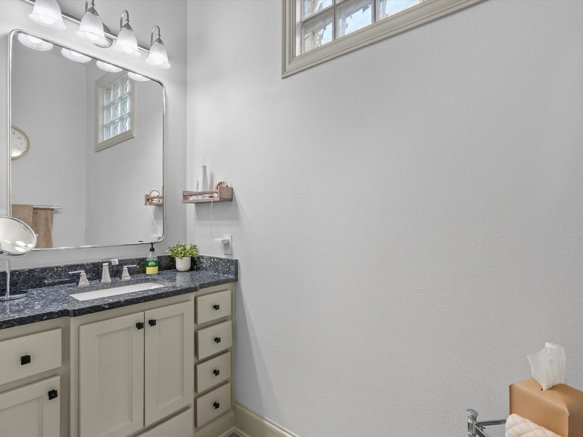 Single Family Residence For Sale in Denton County , 828 Royal Minister Boulevard, Lewisville, Texas 75056, 3 Bedroom, 3 Bathroom, 2 Garage spaces, 2,163 Sqft, built in 2017, mls#21377726, Real Estate Agent in Lewisville, Homes For Sale in Denton county, Homes For Sale in Lewisville, Realtor in Lewisville Texas, Real Estate Brokerage Independent Realty Texas, Luminita Cordes Realtor