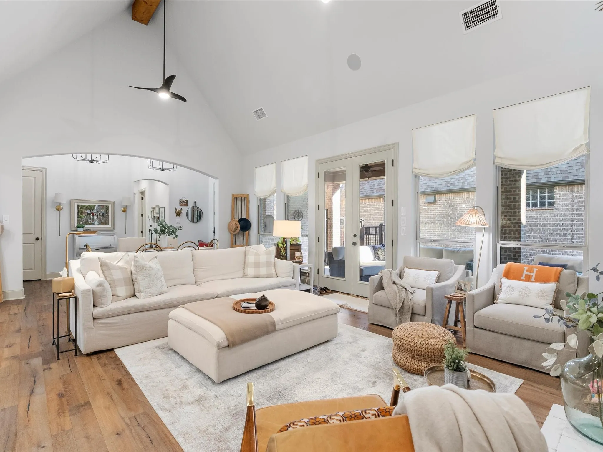 Single Family Residence For Sale in Denton County , 828 Royal Minister Boulevard, Lewisville, Texas 75056, 3 Bedroom, 3 Bathroom, 2 Garage spaces, 2,163 Sqft, built in 2017, mls#21377726, Real Estate Agent in Lewisville, Homes For Sale in Denton county, Homes For Sale in Lewisville, Realtor in Lewisville Texas, Real Estate Brokerage Independent Realty Texas, Luminita Cordes Realtor