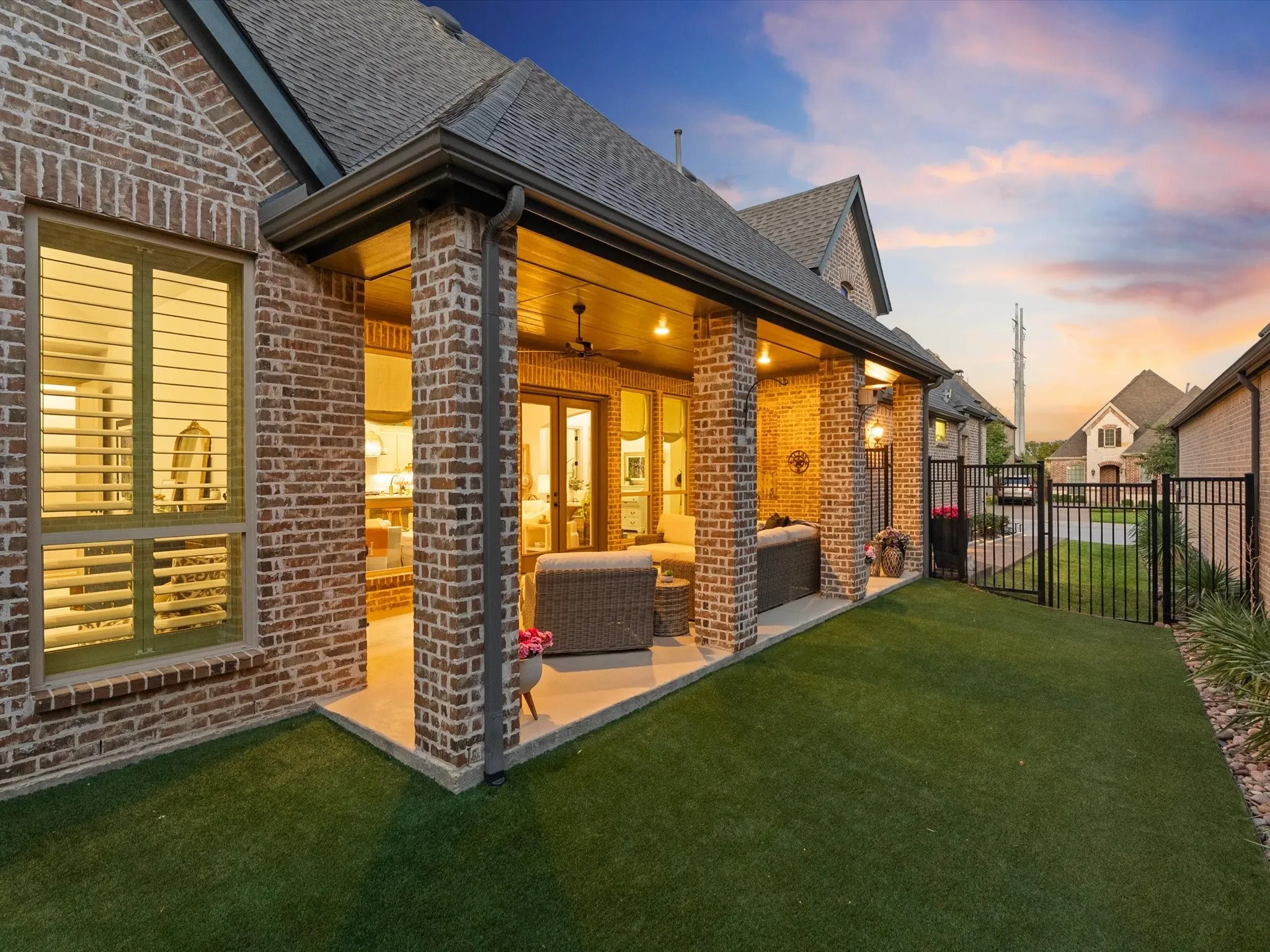 Single Family Residence For Sale in Denton County , 828 Royal Minister Boulevard, Lewisville, Texas 75056, 3 Bedroom, 3 Bathroom, 2 Garage spaces, 2,163 Sqft, built in 2017, mls#21377726, Real Estate Agent in Lewisville, Homes For Sale in Denton county, Homes For Sale in Lewisville, Realtor in Lewisville Texas, Real Estate Brokerage Independent Realty Texas, Luminita Cordes Realtor