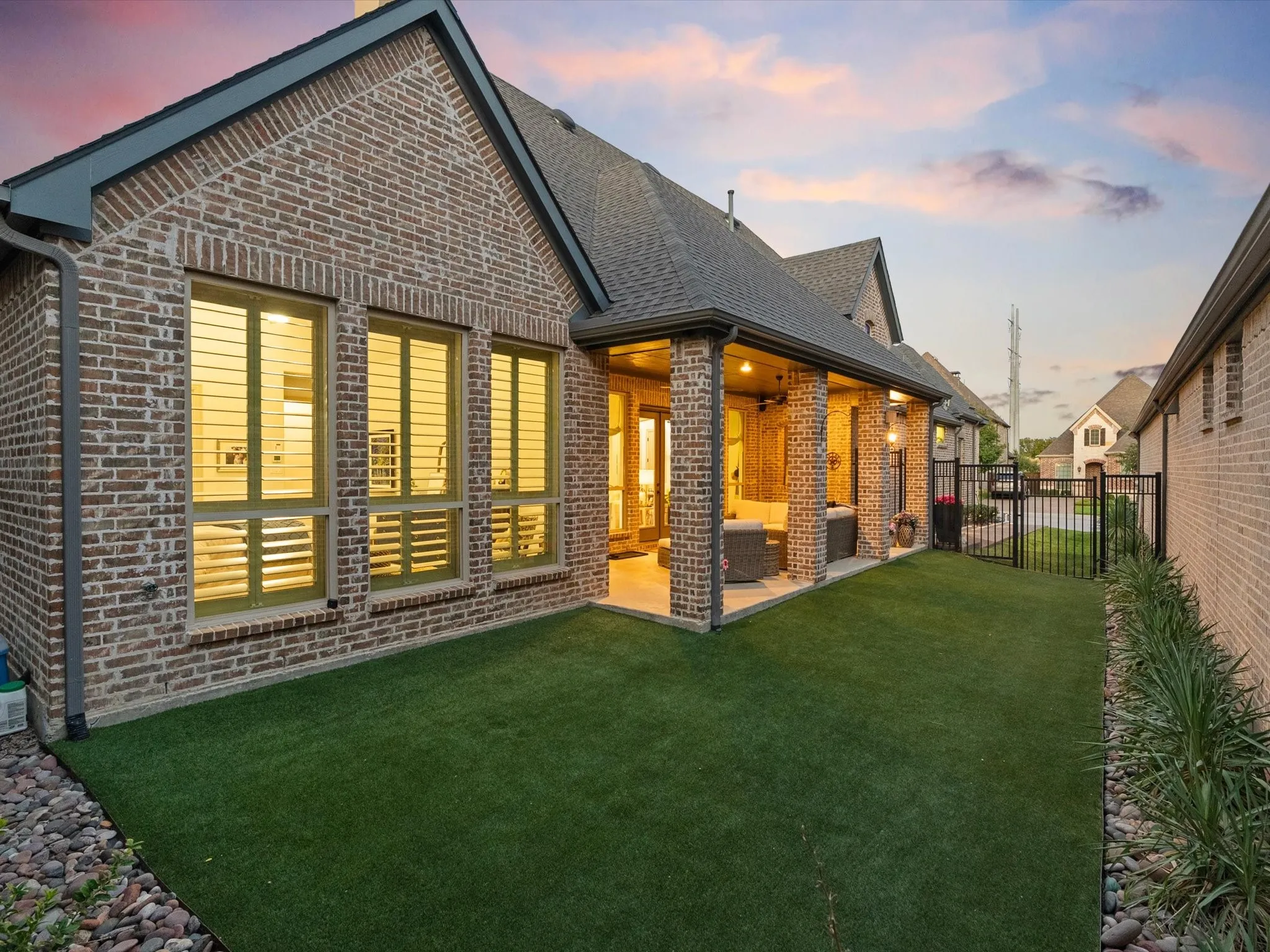 Single Family Residence For Sale in Denton County , 828 Royal Minister Boulevard, Lewisville, Texas 75056, 3 Bedroom, 3 Bathroom, 2 Garage spaces, 2,163 Sqft, built in 2017, mls#21377726, Real Estate Agent in Lewisville, Homes For Sale in Denton county, Homes For Sale in Lewisville, Realtor in Lewisville Texas, Real Estate Brokerage Independent Realty Texas, Luminita Cordes Realtor