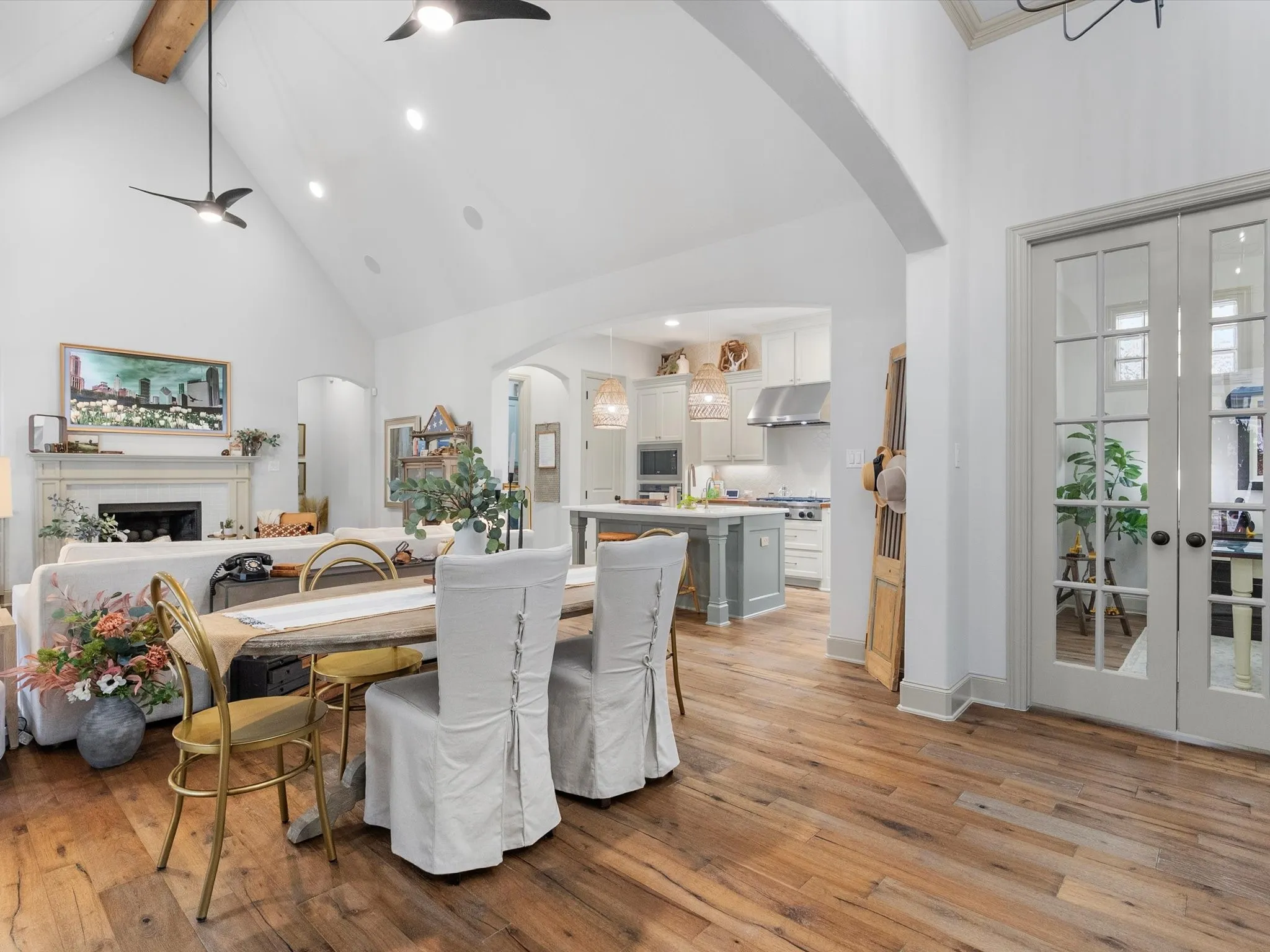 Single Family Residence For Sale in Denton County , 828 Royal Minister Boulevard, Lewisville, Texas 75056, 3 Bedroom, 3 Bathroom, 2 Garage spaces, 2,163 Sqft, built in 2017, mls#21377726, Real Estate Agent in Lewisville, Homes For Sale in Denton county, Homes For Sale in Lewisville, Realtor in Lewisville Texas, Real Estate Brokerage Independent Realty Texas, Luminita Cordes Realtor
