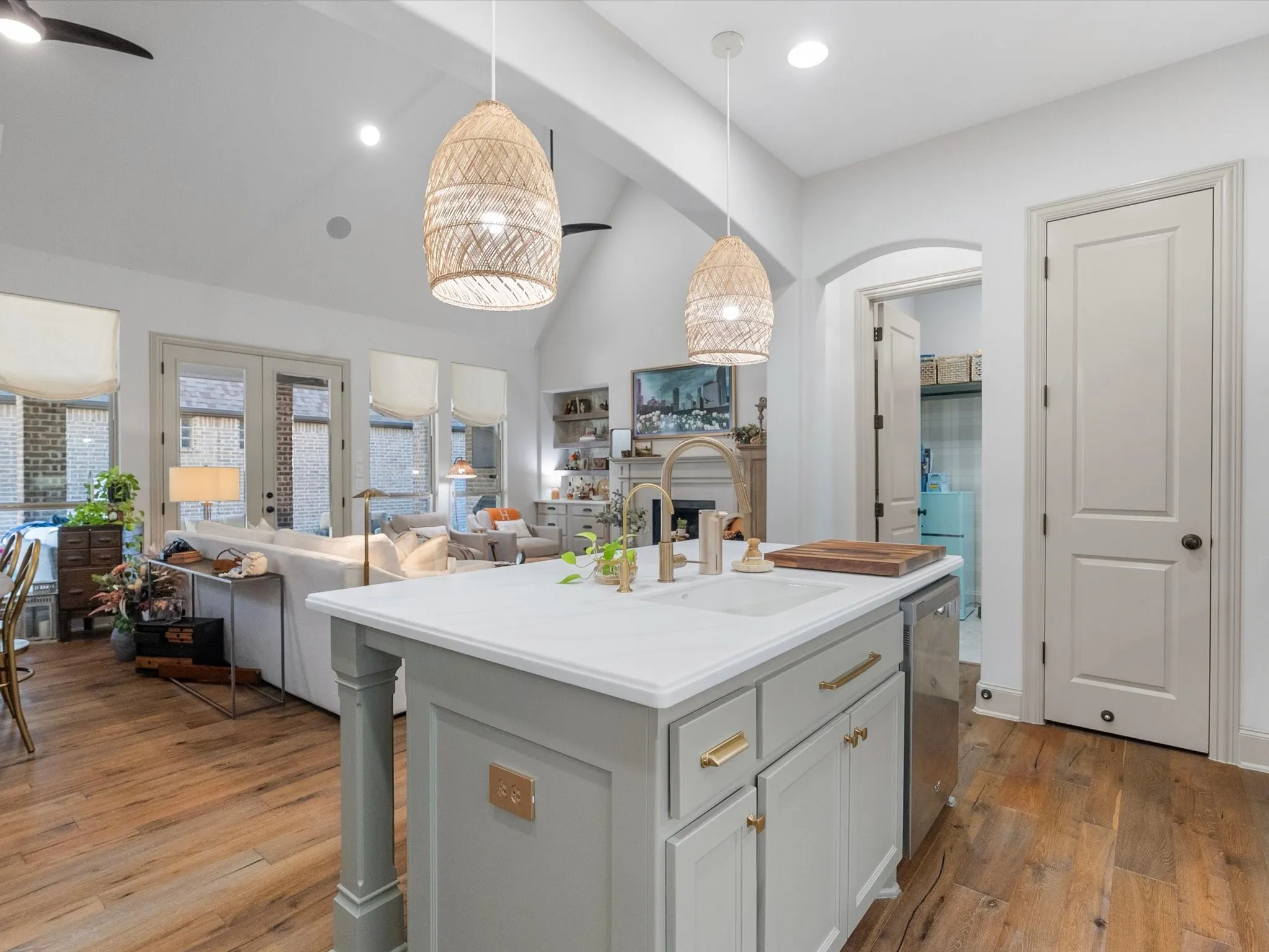 Single Family Residence For Sale in Denton County , 828 Royal Minister Boulevard, Lewisville, Texas 75056, 3 Bedroom, 3 Bathroom, 2 Garage spaces, 2,163 Sqft, built in 2017, mls#21377726, Real Estate Agent in Lewisville, Homes For Sale in Denton county, Homes For Sale in Lewisville, Realtor in Lewisville Texas, Real Estate Brokerage Independent Realty Texas, Luminita Cordes Realtor