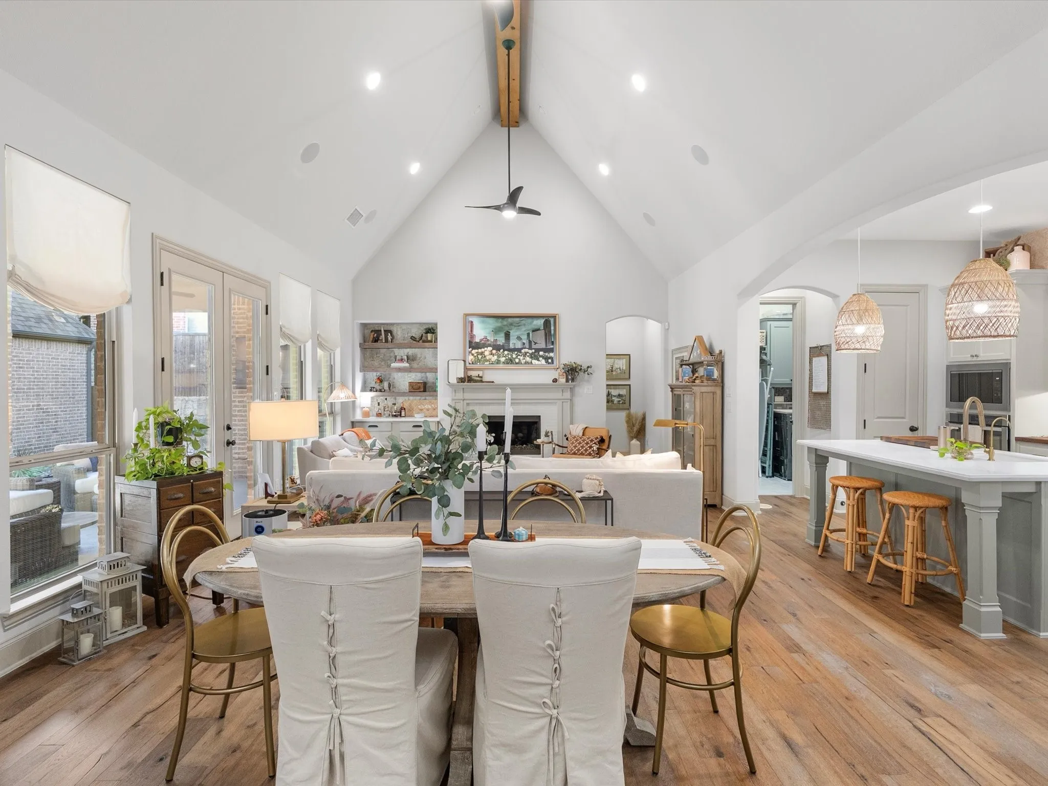 Single Family Residence For Sale in Denton County , 828 Royal Minister Boulevard, Lewisville, Texas 75056, 3 Bedroom, 3 Bathroom, 2 Garage spaces, 2,163 Sqft, built in 2017, mls#21377726, Real Estate Agent in Lewisville, Homes For Sale in Denton county, Homes For Sale in Lewisville, Realtor in Lewisville Texas, Real Estate Brokerage Independent Realty Texas, Luminita Cordes Realtor
