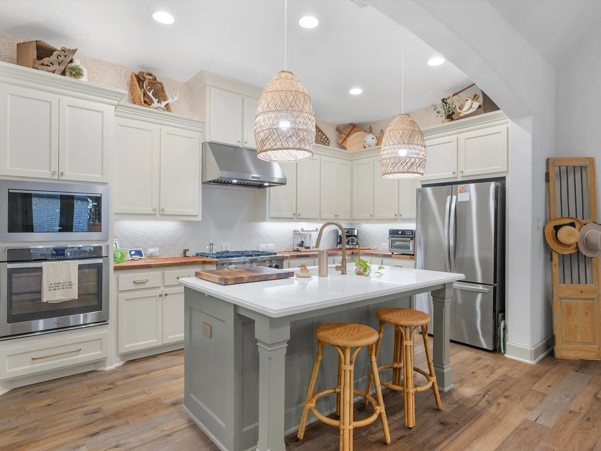 Single Family Residence For Sale in Denton County , 828 Royal Minister Boulevard, Lewisville, Texas 75056, 3 Bedroom, 3 Bathroom, 2 Garage spaces, 2,163 Sqft, built in 2017, mls#21377726, Real Estate Agent in Lewisville, Homes For Sale in Denton county, Homes For Sale in Lewisville, Realtor in Lewisville Texas, Real Estate Brokerage Independent Realty Texas, Luminita Cordes Realtor