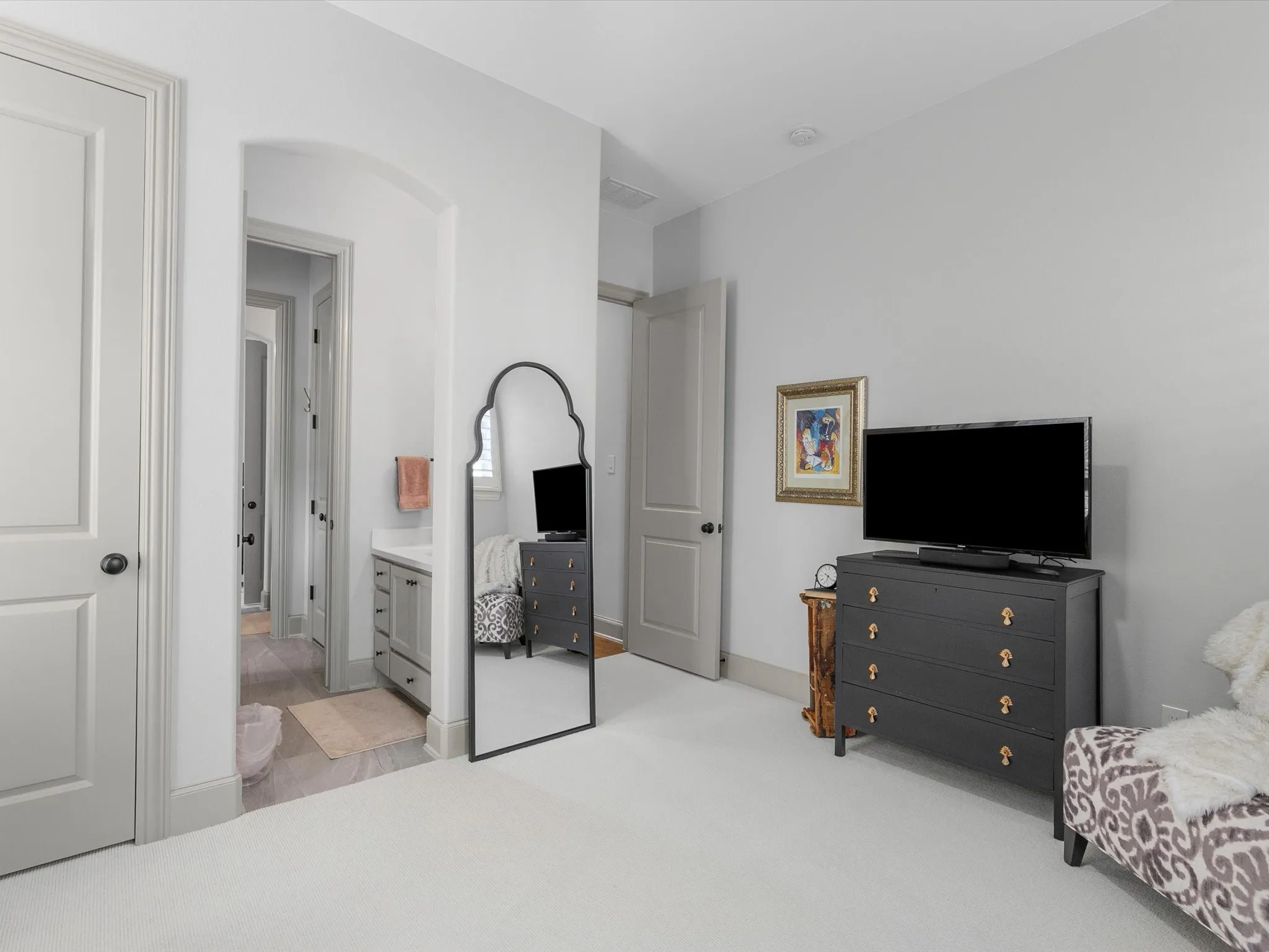 Single Family Residence For Sale in Denton County , 828 Royal Minister Boulevard, Lewisville, Texas 75056, 3 Bedroom, 3 Bathroom, 2 Garage spaces, 2,163 Sqft, built in 2017, mls#21377726, Real Estate Agent in Lewisville, Homes For Sale in Denton county, Homes For Sale in Lewisville, Realtor in Lewisville Texas, Real Estate Brokerage Independent Realty Texas, Luminita Cordes Realtor