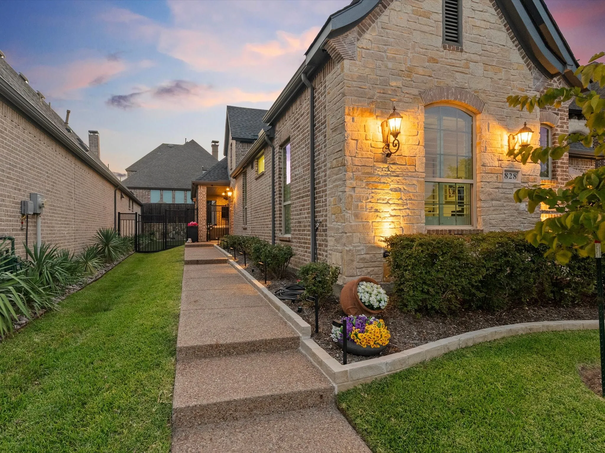 Single Family Residence For Sale in Denton County , 828 Royal Minister Boulevard, Lewisville, Texas 75056, 3 Bedroom, 3 Bathroom, 2 Garage spaces, 2,163 Sqft, built in 2017, mls#21377726, Real Estate Agent in Lewisville, Homes For Sale in Denton county, Homes For Sale in Lewisville, Realtor in Lewisville Texas, Real Estate Brokerage Independent Realty Texas, Luminita Cordes Realtor