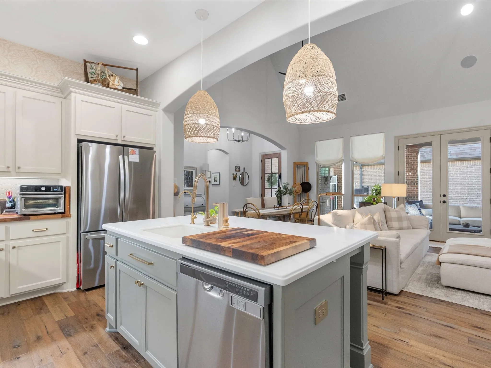 Single Family Residence For Sale in Denton County , 828 Royal Minister Boulevard, Lewisville, Texas 75056, 3 Bedroom, 3 Bathroom, 2 Garage spaces, 2,163 Sqft, built in 2017, mls#21377726, Real Estate Agent in Lewisville, Homes For Sale in Denton county, Homes For Sale in Lewisville, Realtor in Lewisville Texas, Real Estate Brokerage Independent Realty Texas, Luminita Cordes Realtor