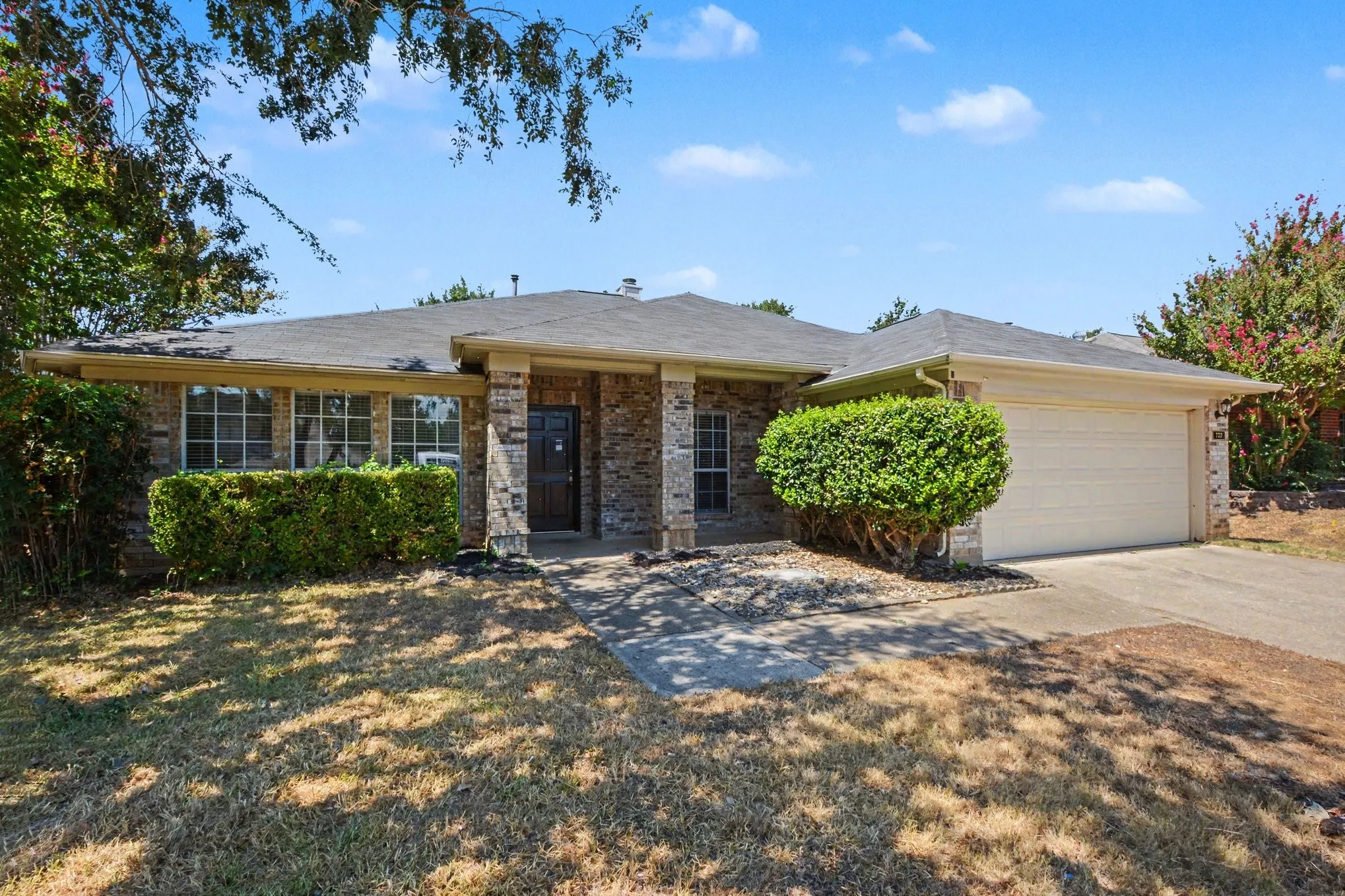 Single Family Residence For Sale in Denton County , 737 Oak Dale Avenue, Lake Dallas, Texas 75065, 3 Bedroom, 2 Bathroom, 2 Garage spaces, 2,006 Sqft, built in 1994, mls#21390119, Real Estate Agent in Lake Dallas, Homes For Sale in Denton county, Homes For Sale in Lake Dallas, Realtor in Lake Dallas Texas, Real Estate Brokerage Independent Realty Texas, Luminita Cordes Realtor